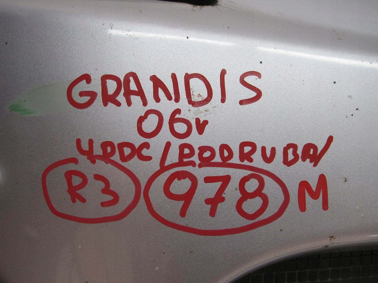 bumper MITSUBISHI GRANDIS 4 PDC front front