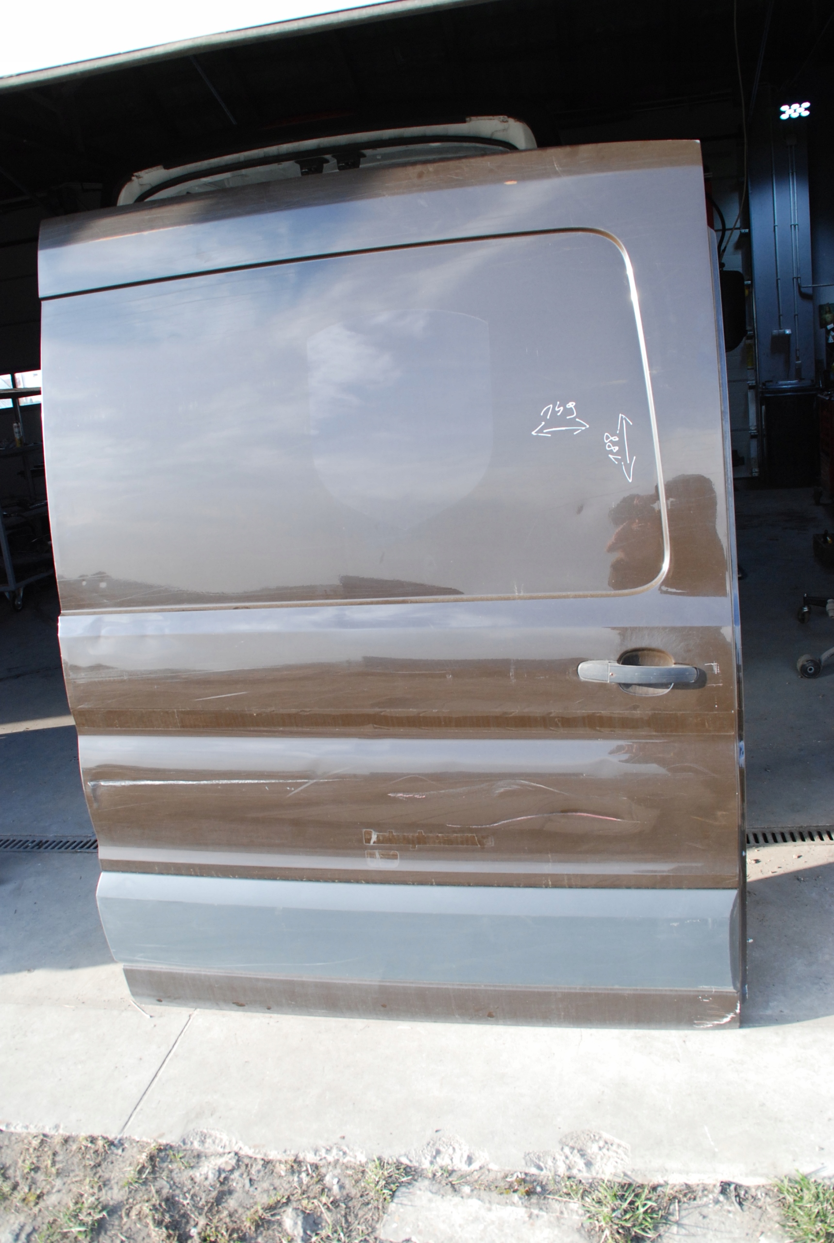 FORD TRANSIT MK8 DRZWI PRAWE BOCZNE PRZESUWNE Strona zabudowy tył - prawa