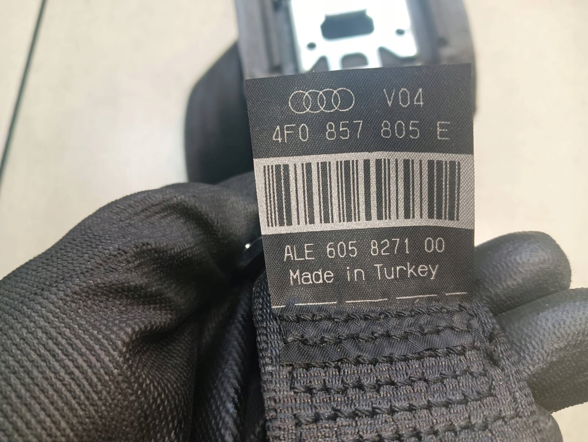 Gurten Sicherheits links heck AUDI A6 C6 4F0857805E