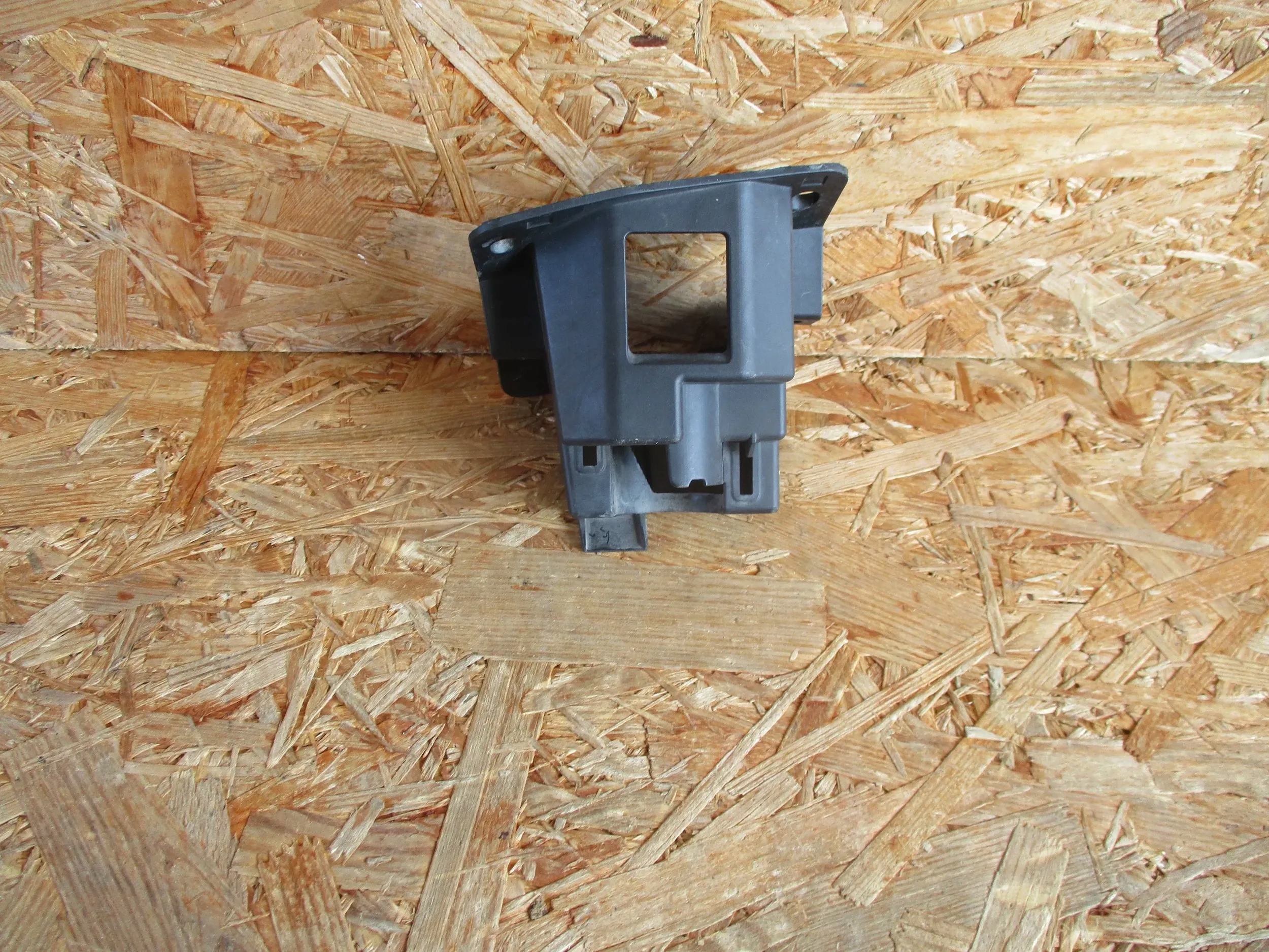 HALTER DER SPRITZDÜSE RECHTS SKODA OCTAVIA III LIFT 5E0
