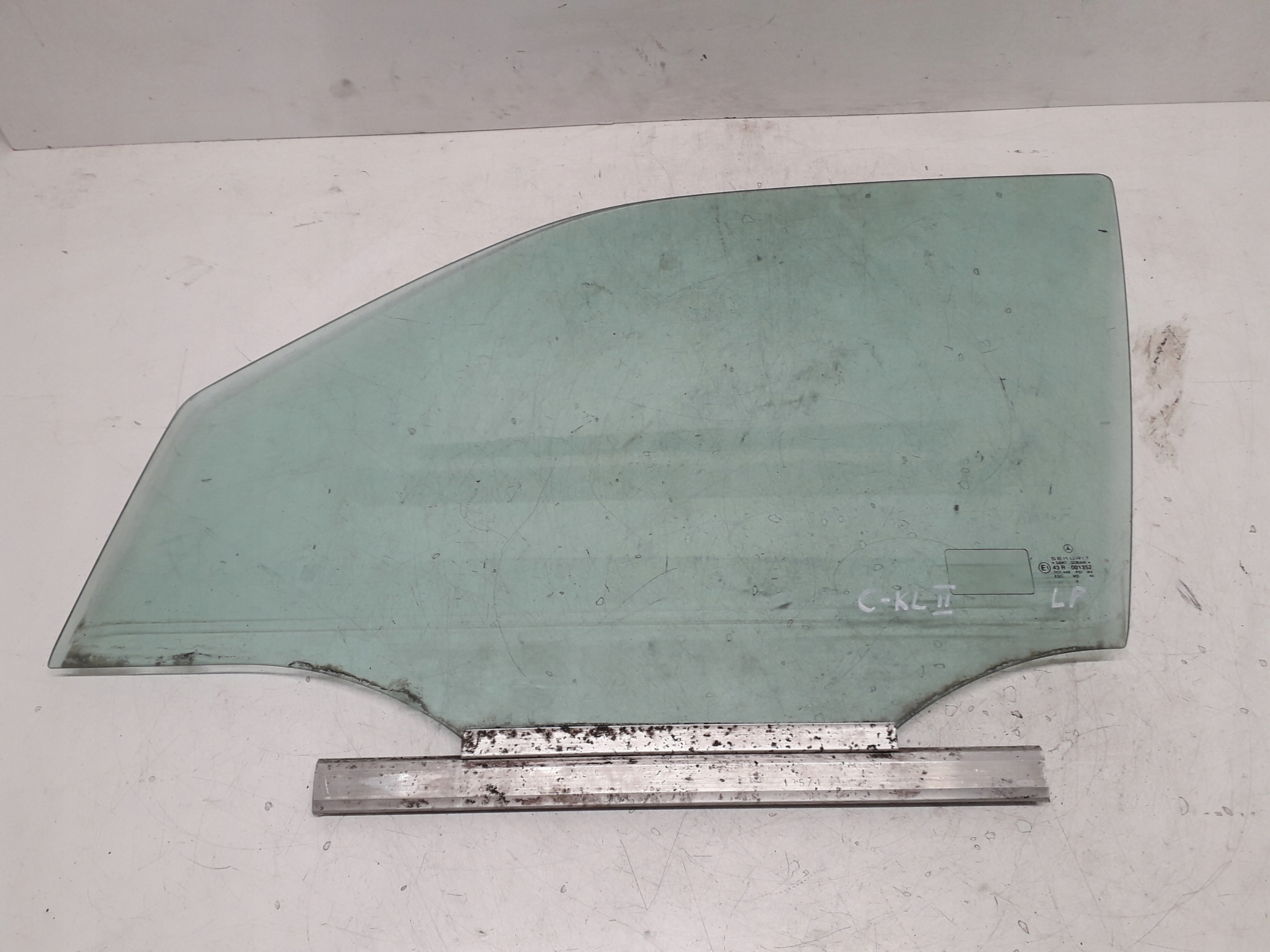 MERCEDES C KLASA W202 SZYBA DRZWI LEWA PRZEDNIA PRZÓD