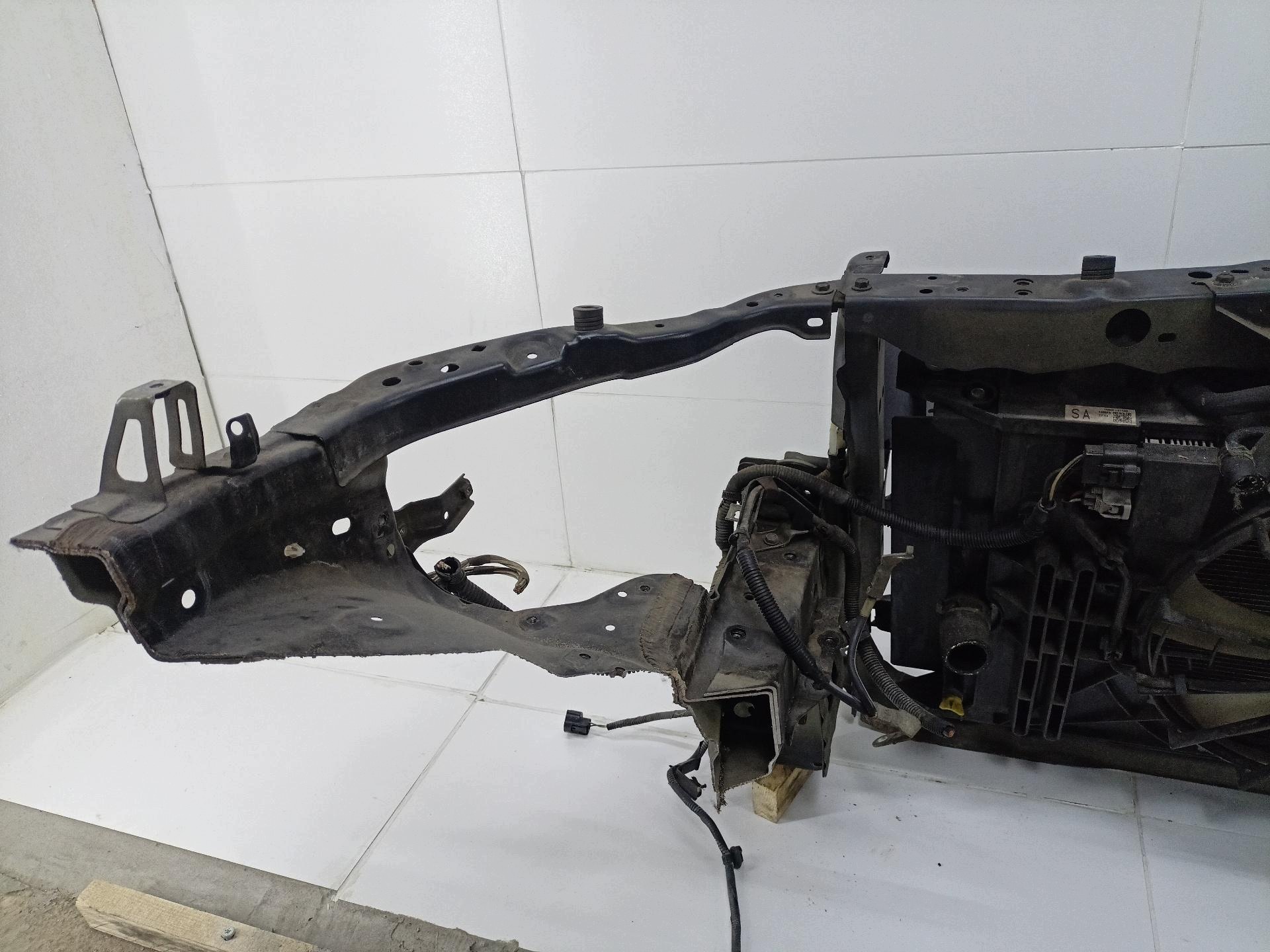 support panel for radiators pillar iron Toyota Avensis 3 T270 facelift ZRT272W 2014
