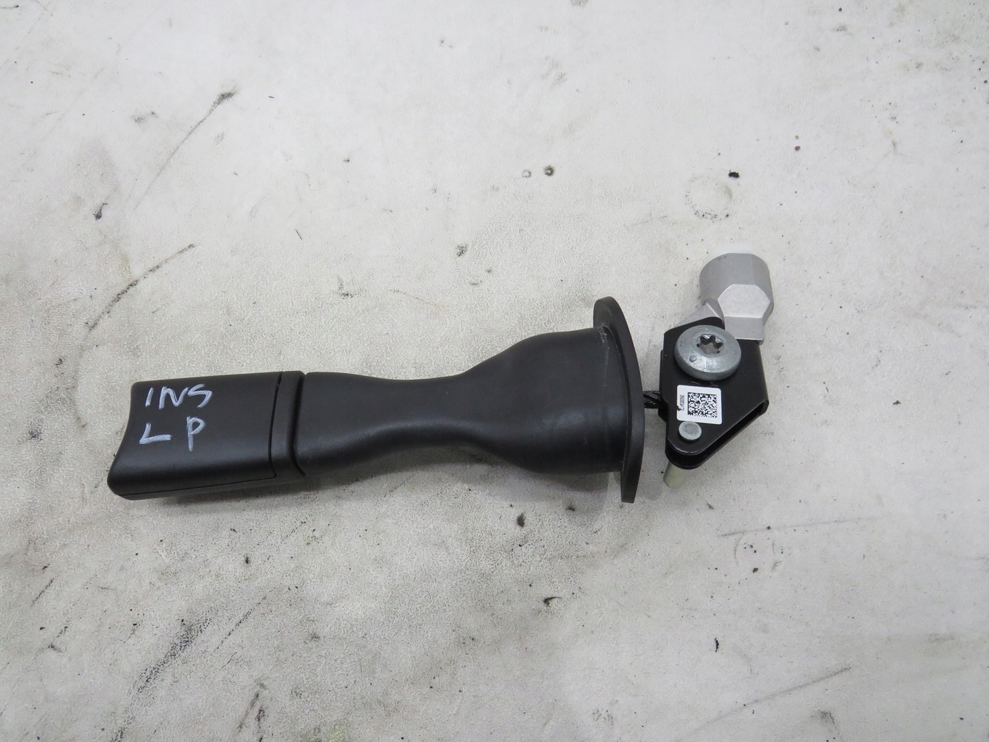 НАТЯГУВАЧ ПЕРЕДНІЙ ЛІВИЙ INSIGNIA B