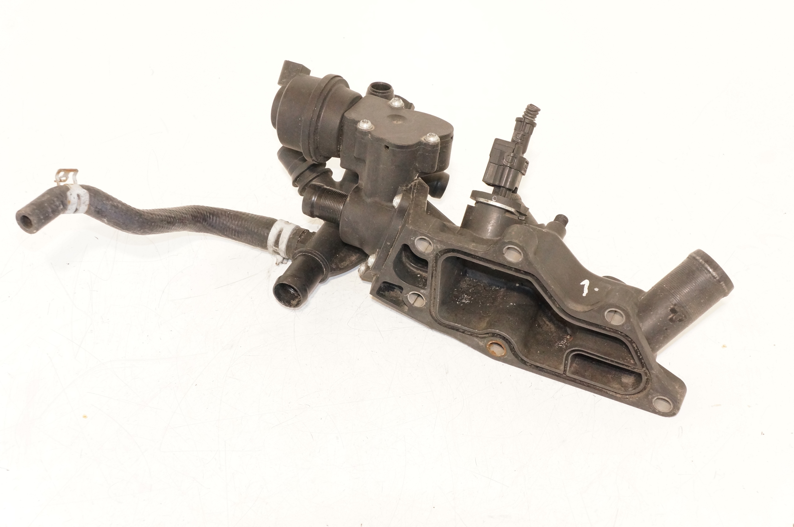 OBUDOWA TERMOSTATU RENAULT CLIO 1,2 TCE 110601073R