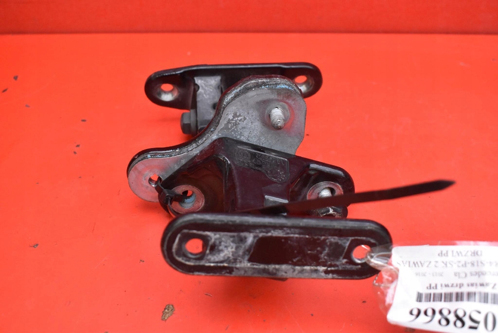 hinge hinges door right front A046572 MERCEDES CLA C117 13-16
