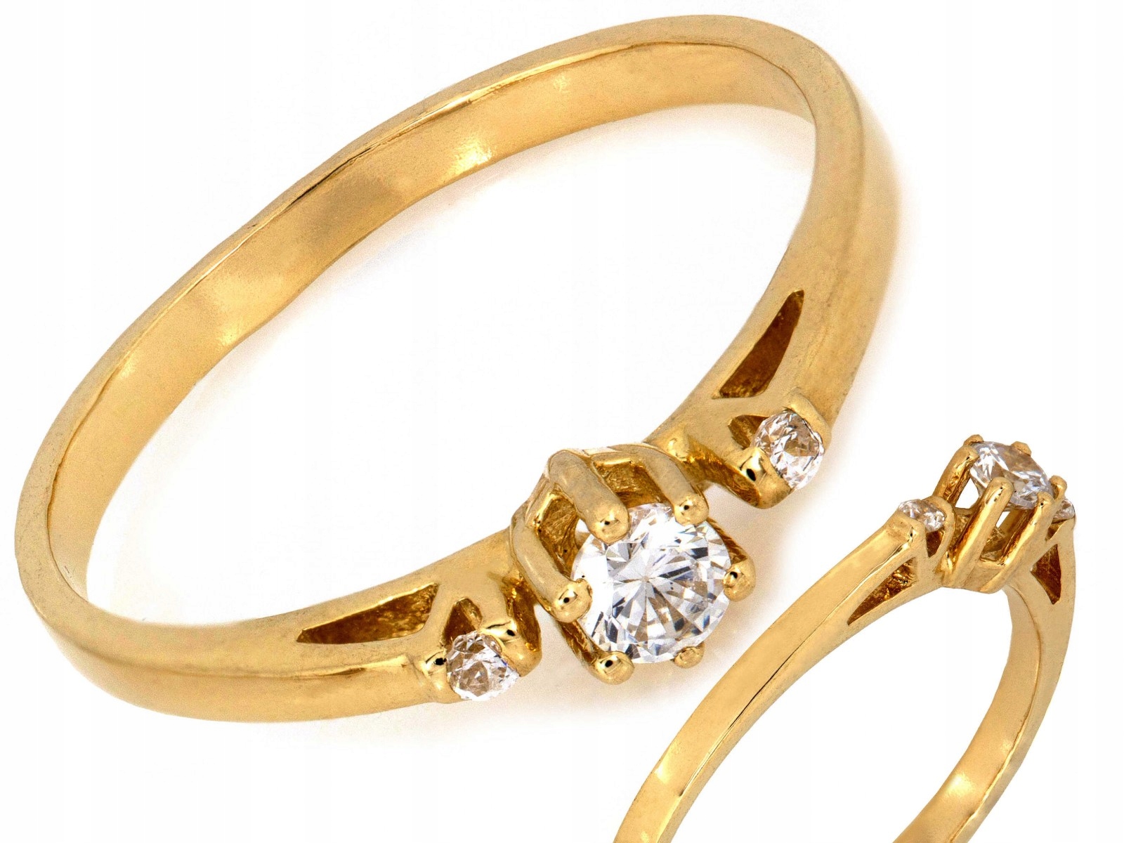 Jemný zlatý 585 prstýnek se třemi zirkony, váha 1.35 g, velikost 12