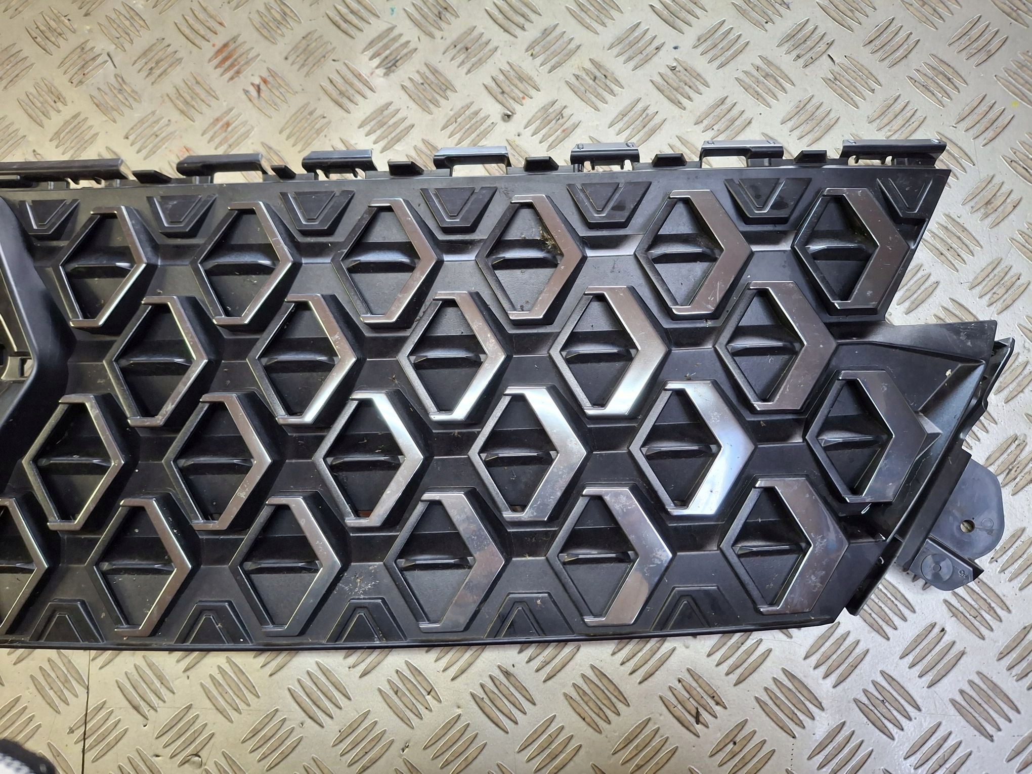 grille RENAULT AUSTRAL LIFT 2025R->