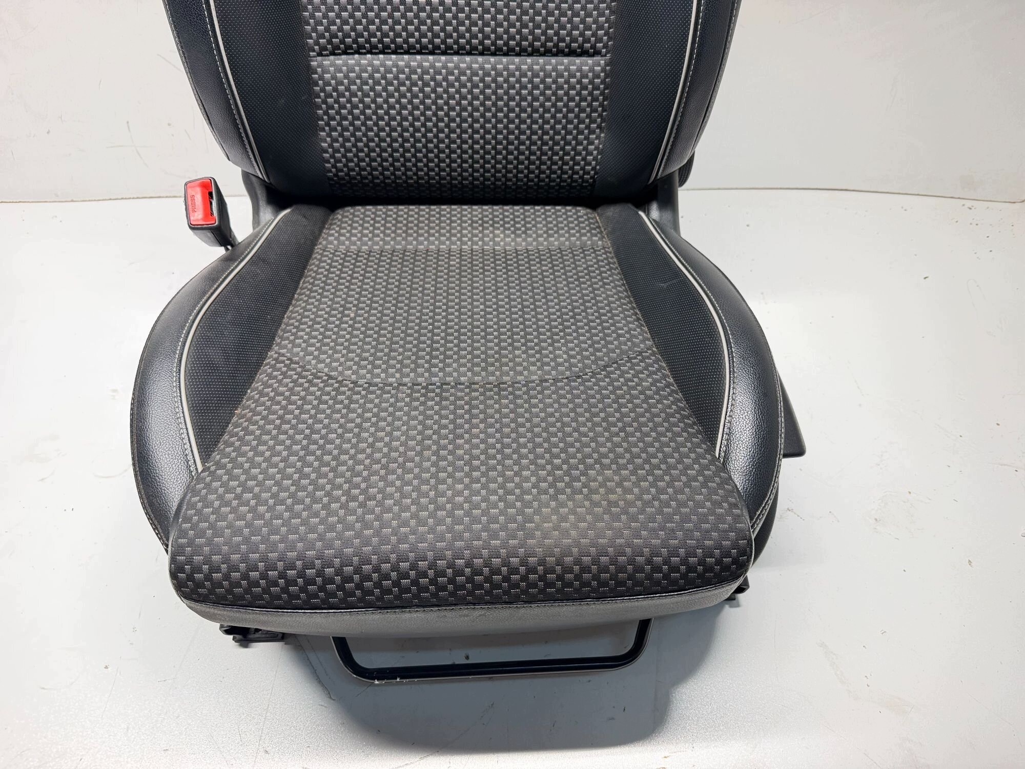 seat left driver´s KIA CEED III POL leather 2017- LADNY