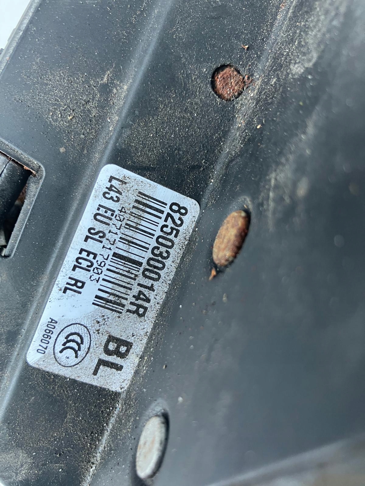 lock door left rear part RENAULT LATITUDE 825030014R