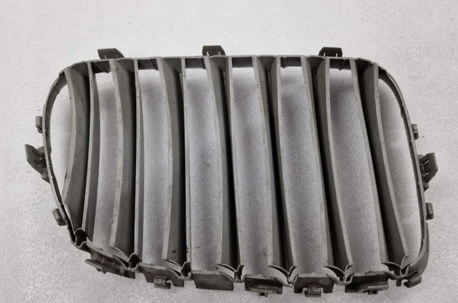 BMW X1 E84 10627110 grill grille radiator kidney grille left left