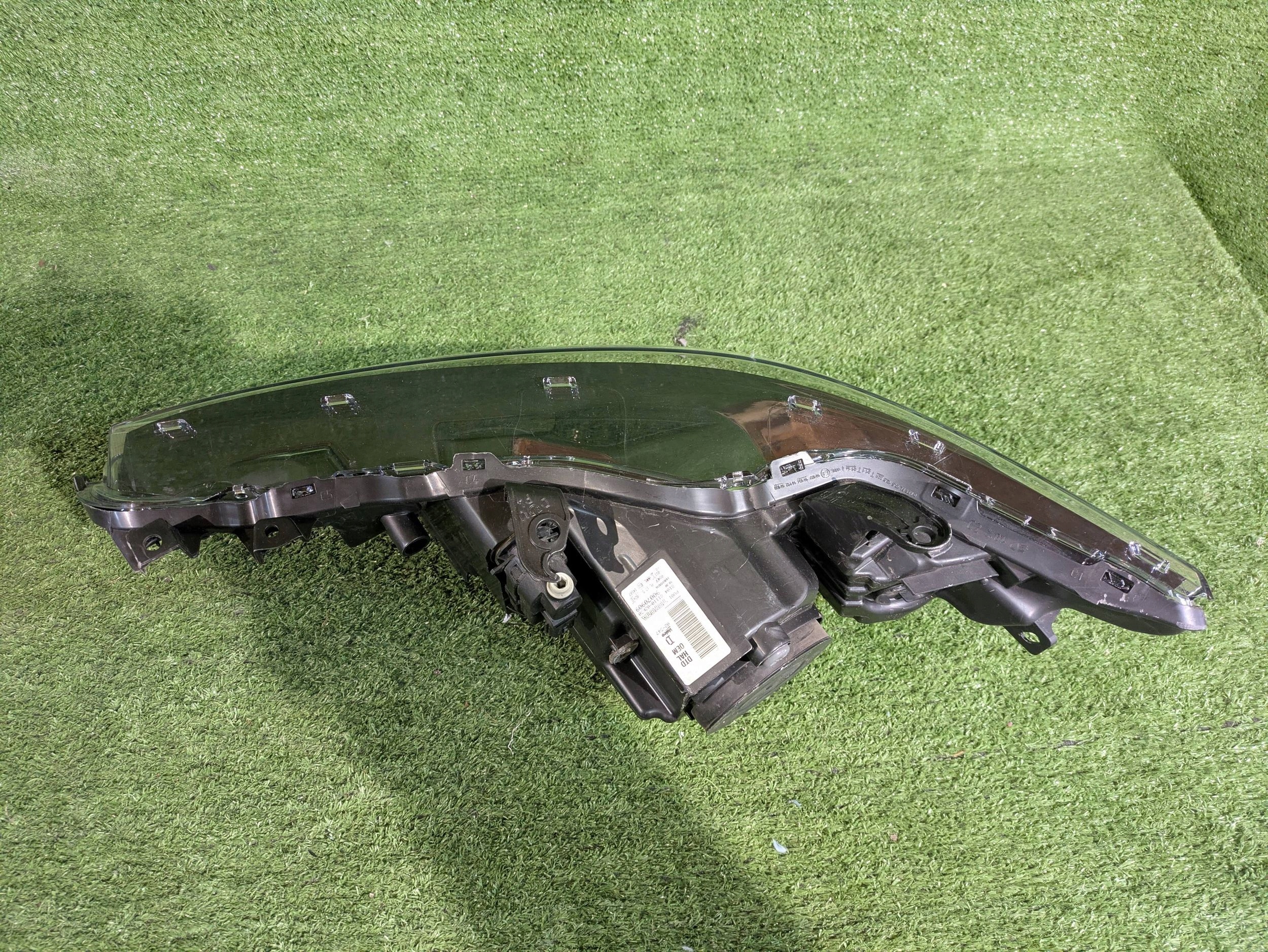 REFLEKTOR right front TOYOTA AURIS II LIFT 15- NR.1049