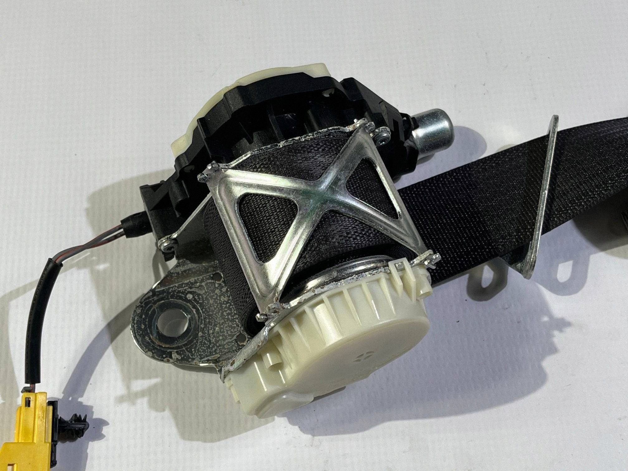 front tension belt safety left driver´s Chevrolet Camaro 2009-2015