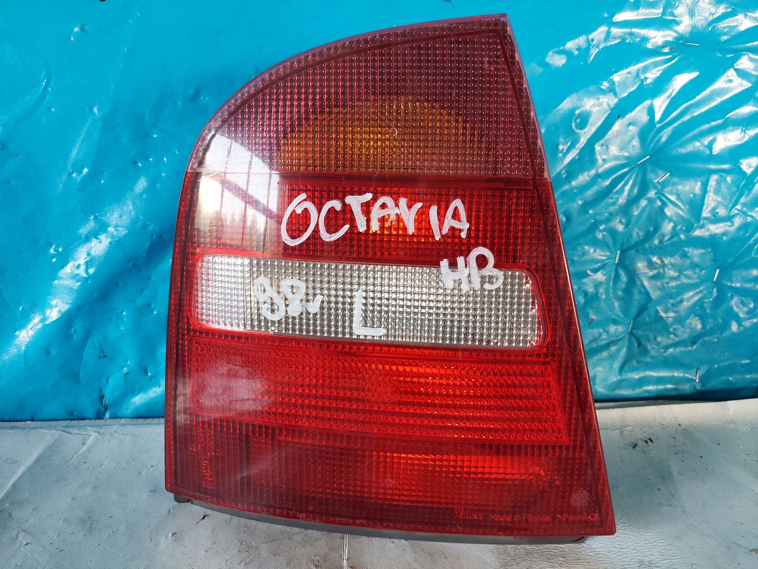 light OCTAVIA and HB 1U6945111 left rear part