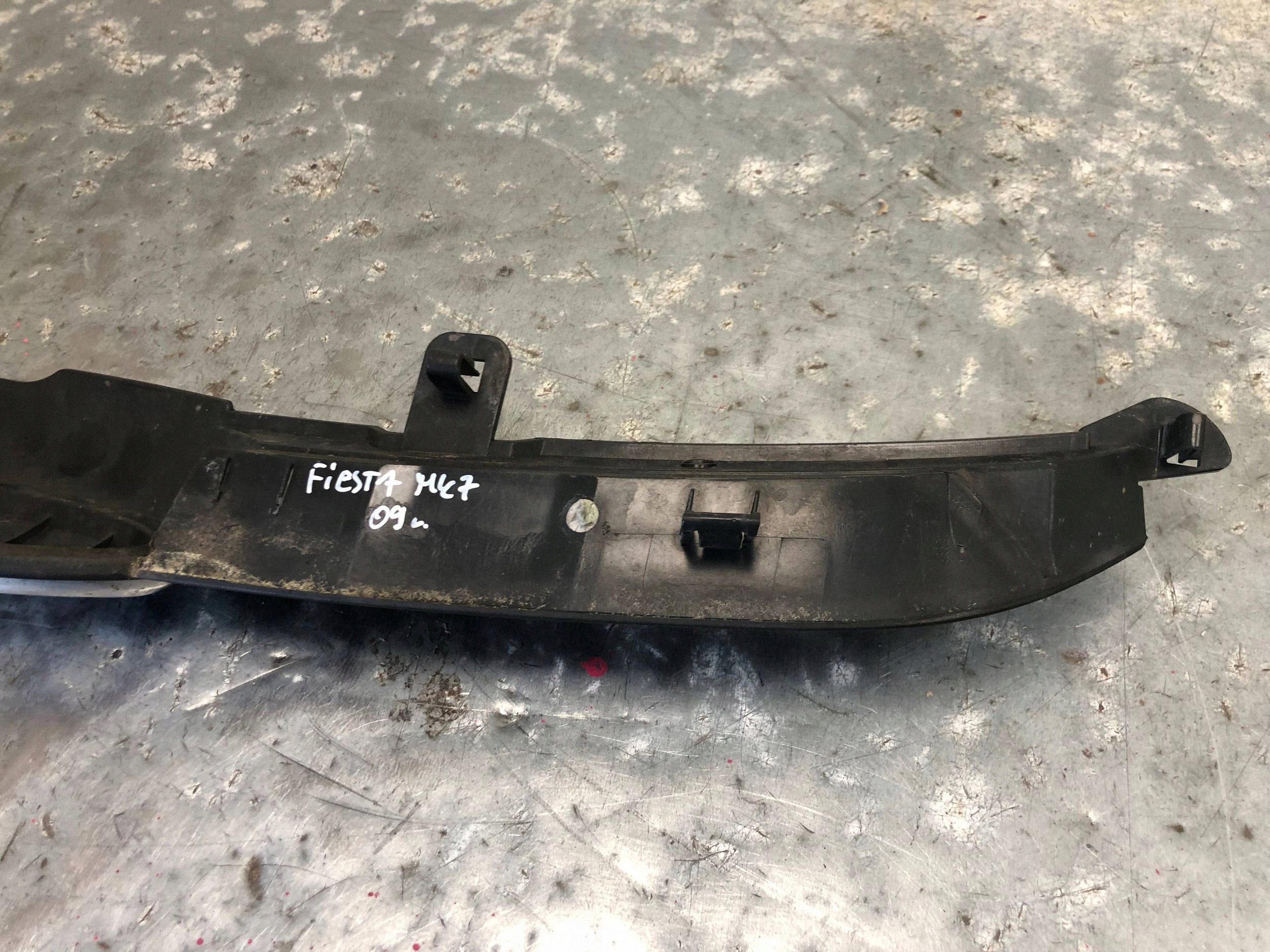 Grill Grill FORD FIESTA MK7 8A61-8200-BC