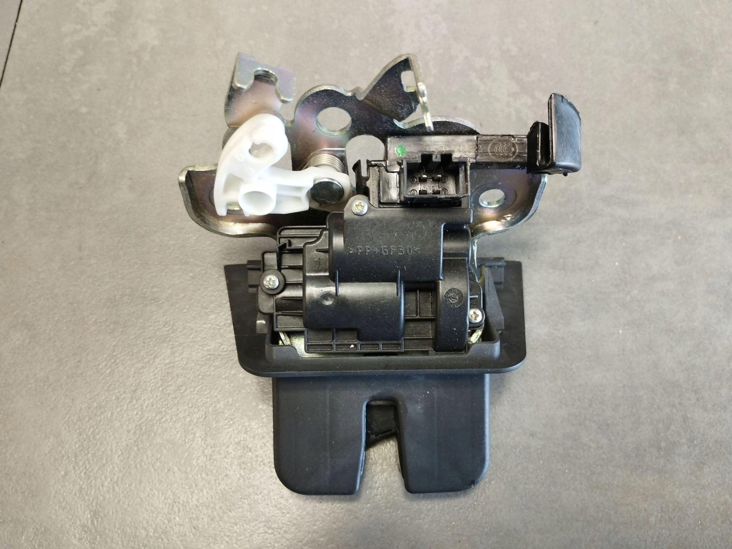 Audi A7 4G 2016 lock bonnet rear part 8R0827505A