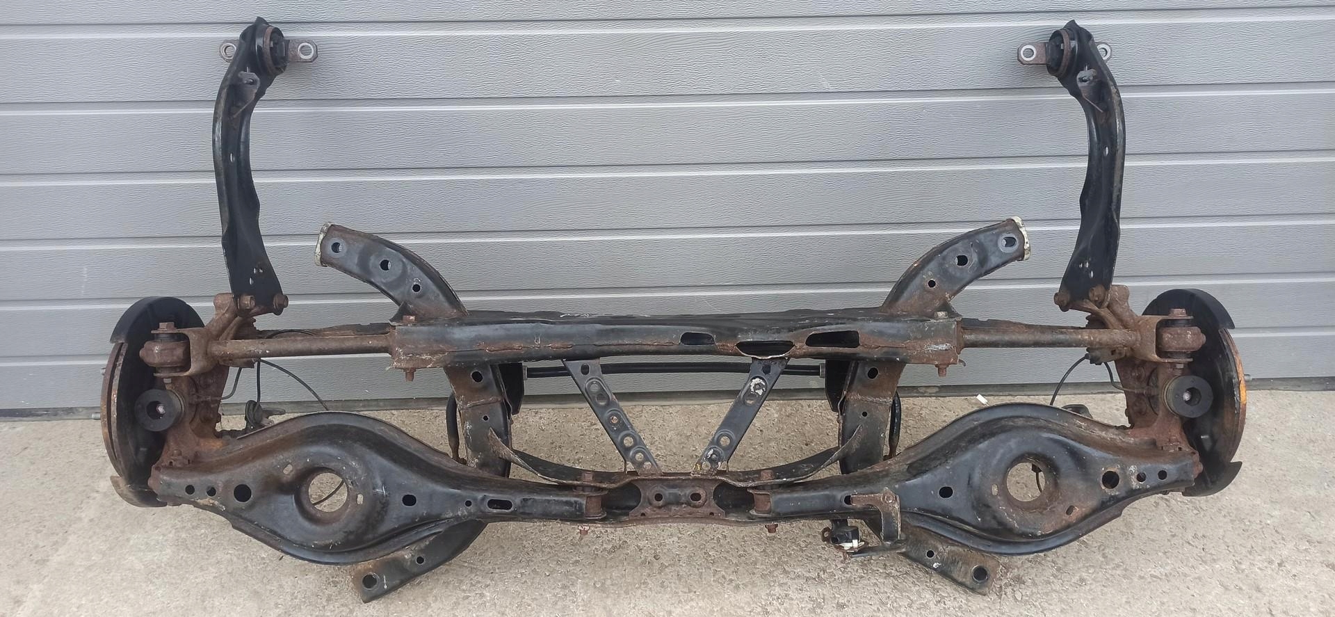 MAZDA 3 ZAWIESZNIE TYŁ 2015 KOMPLET Producent części Mazda OE