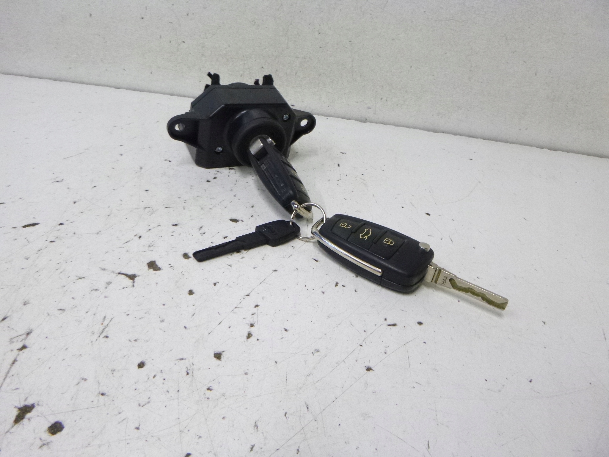 ignition + kluczyki Audi A6 C6 4F0910131G 2006r.