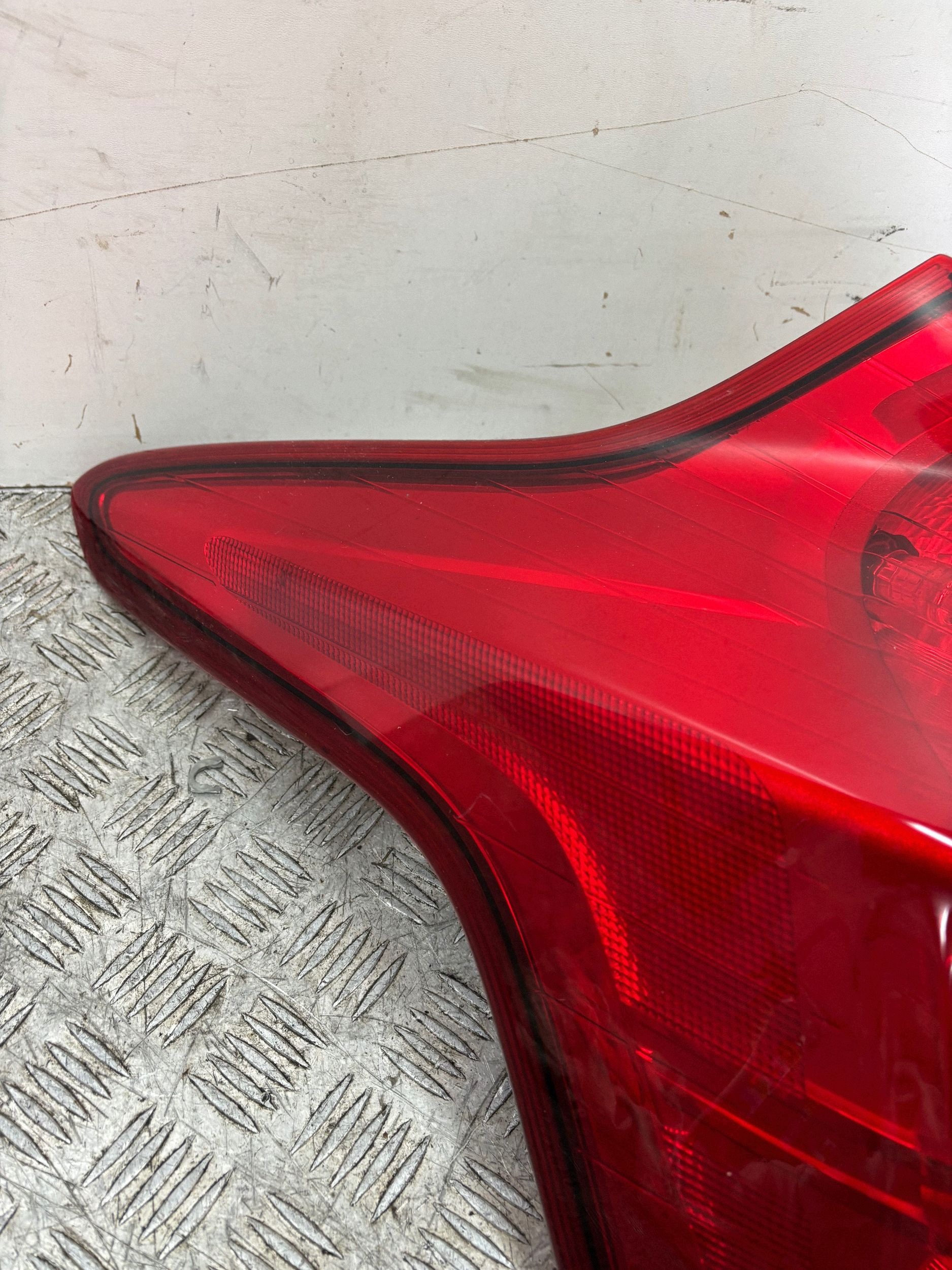 light rear part rear left FORD FOCUS MK3 HB 10