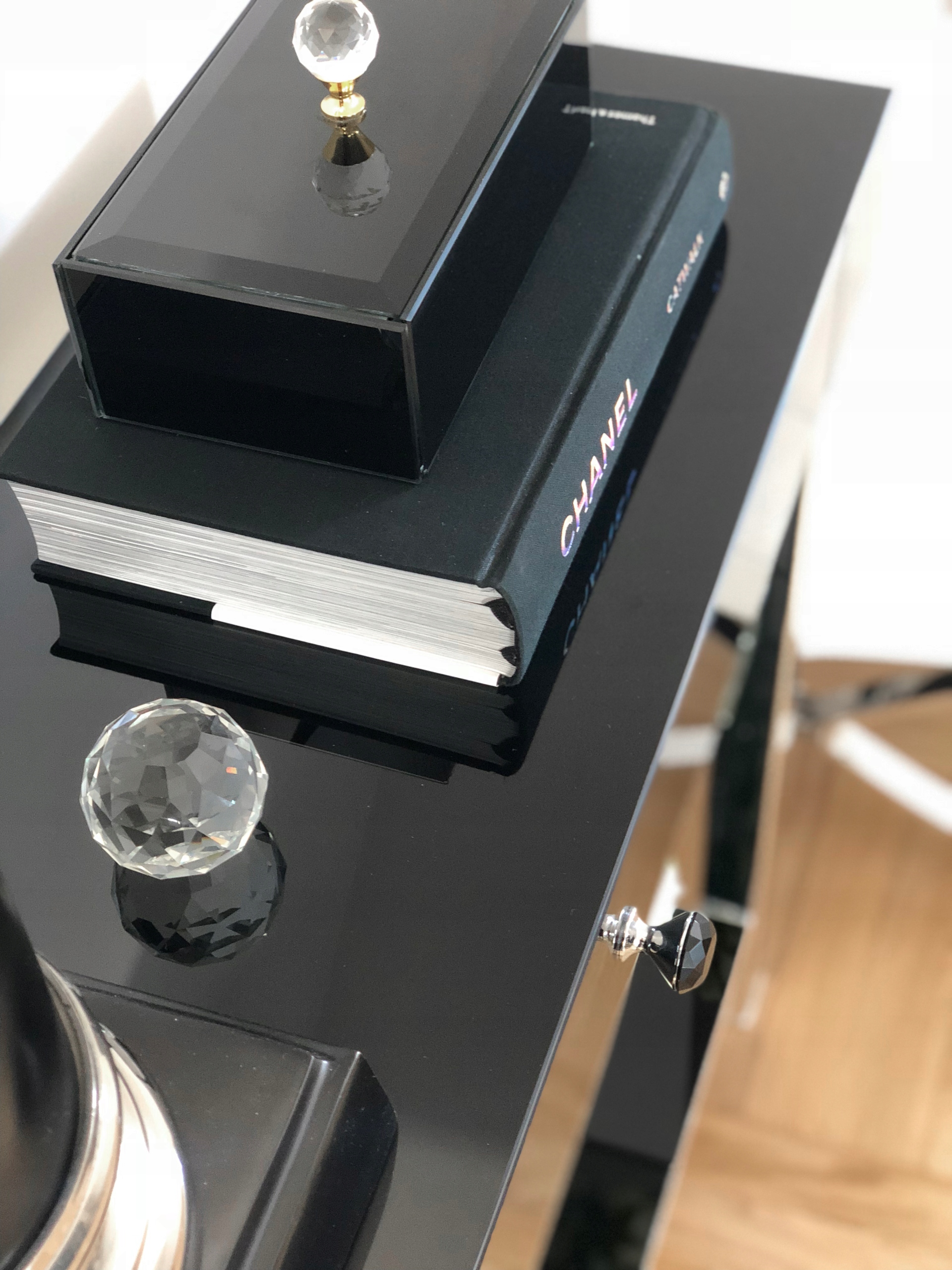 Konsola Glamour lacobel czarny stelaż chrom Montaż brak informacji