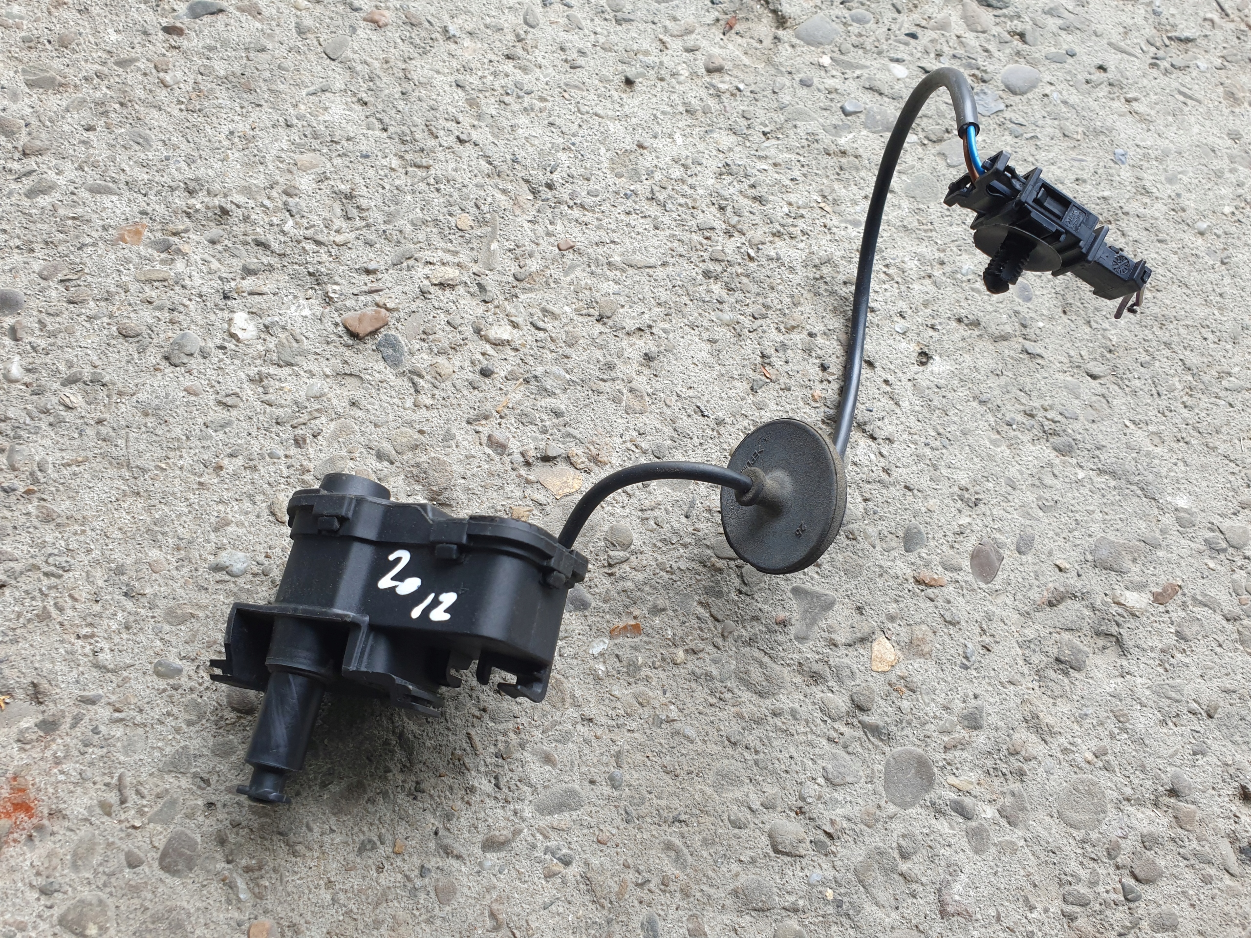 amortizer vratašca goriva VW POLO V 5 6R 2009- 6R0810773E