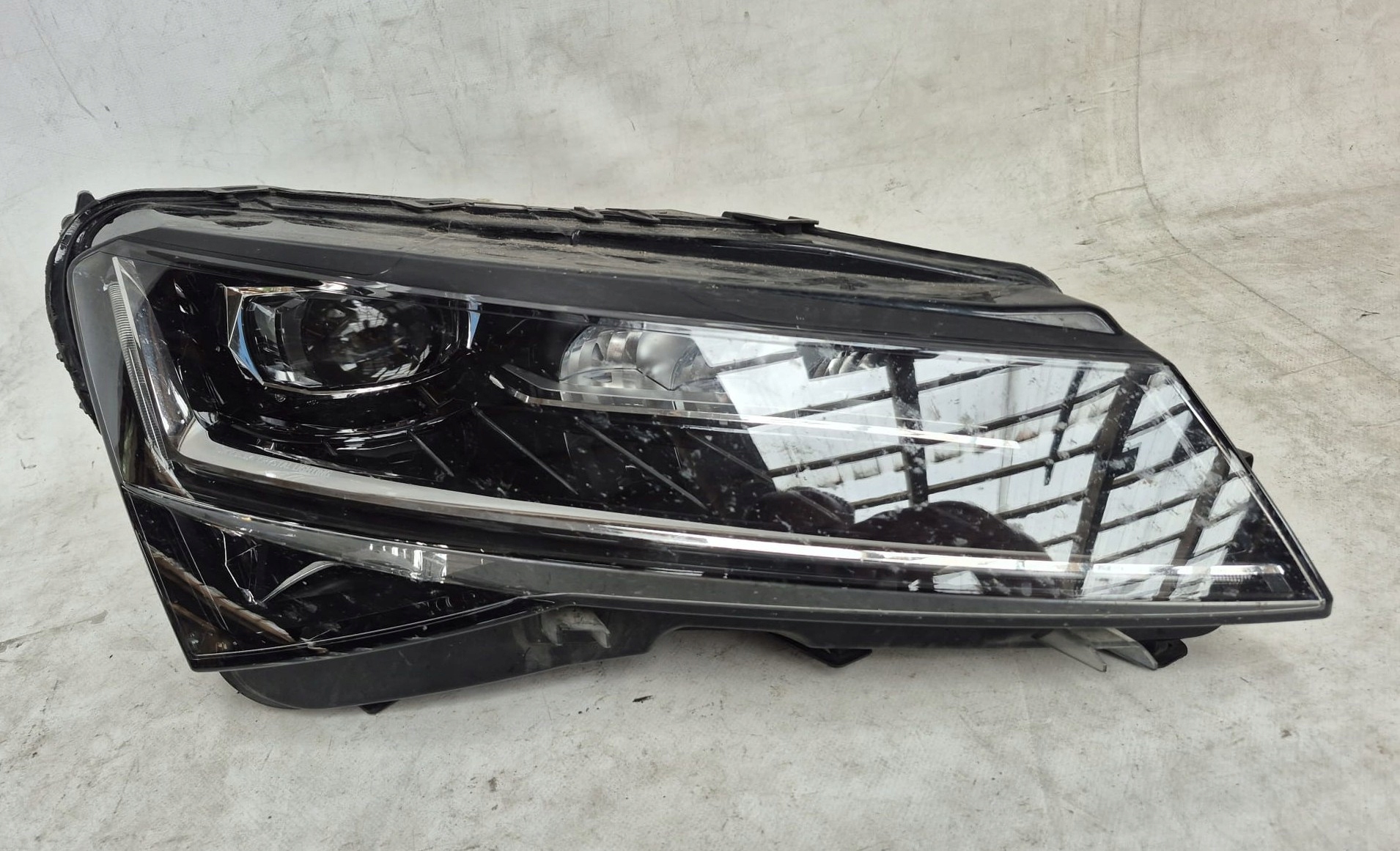 SKODA SUPERB III LIFT 19- light FULL LED right front front 3V1941016D