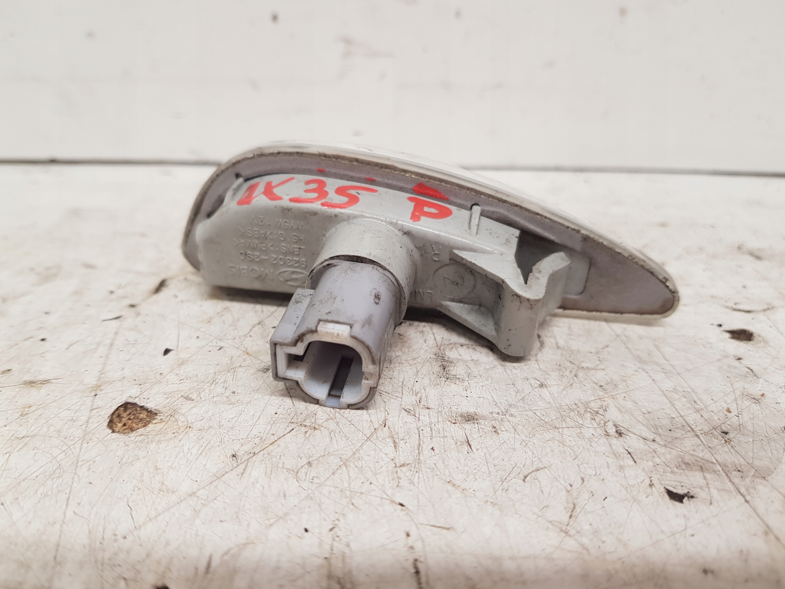 HYUNDAI IX35 indicator right 92302-2S0 2009