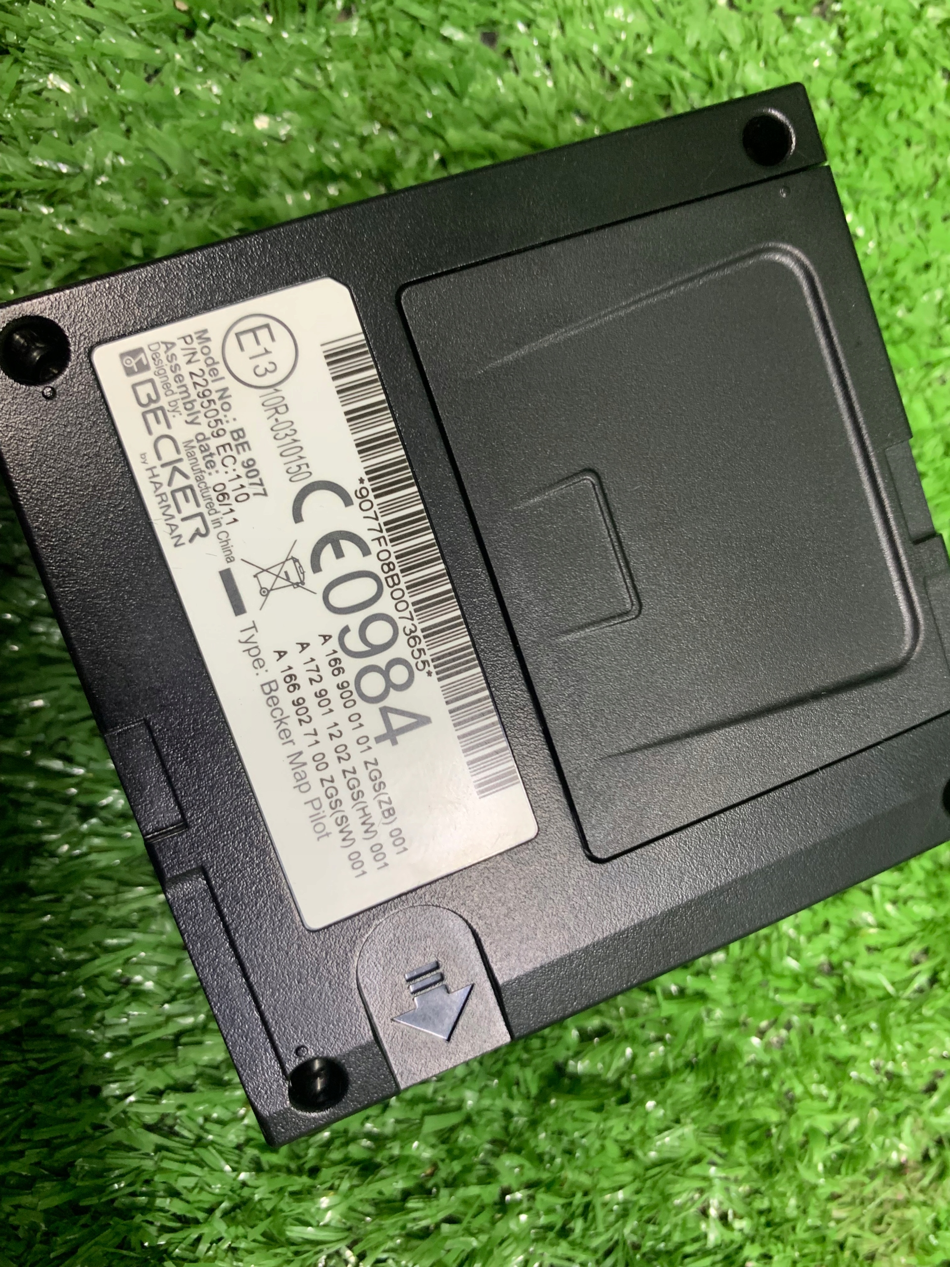MERCEDES C KLASA W204 module navigation devices BECKER bracket A1669000101 A1728100011