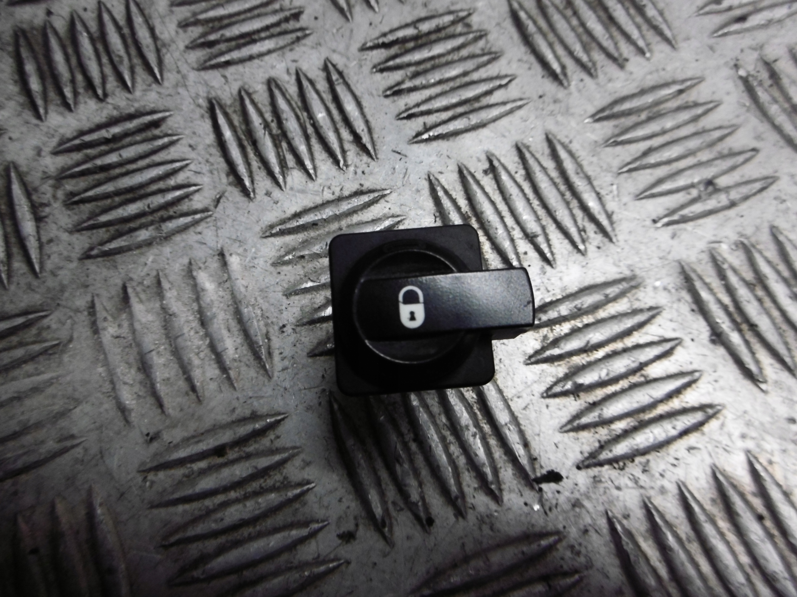 PRZYCISK BLOKADY DRZWI CITROEN C4