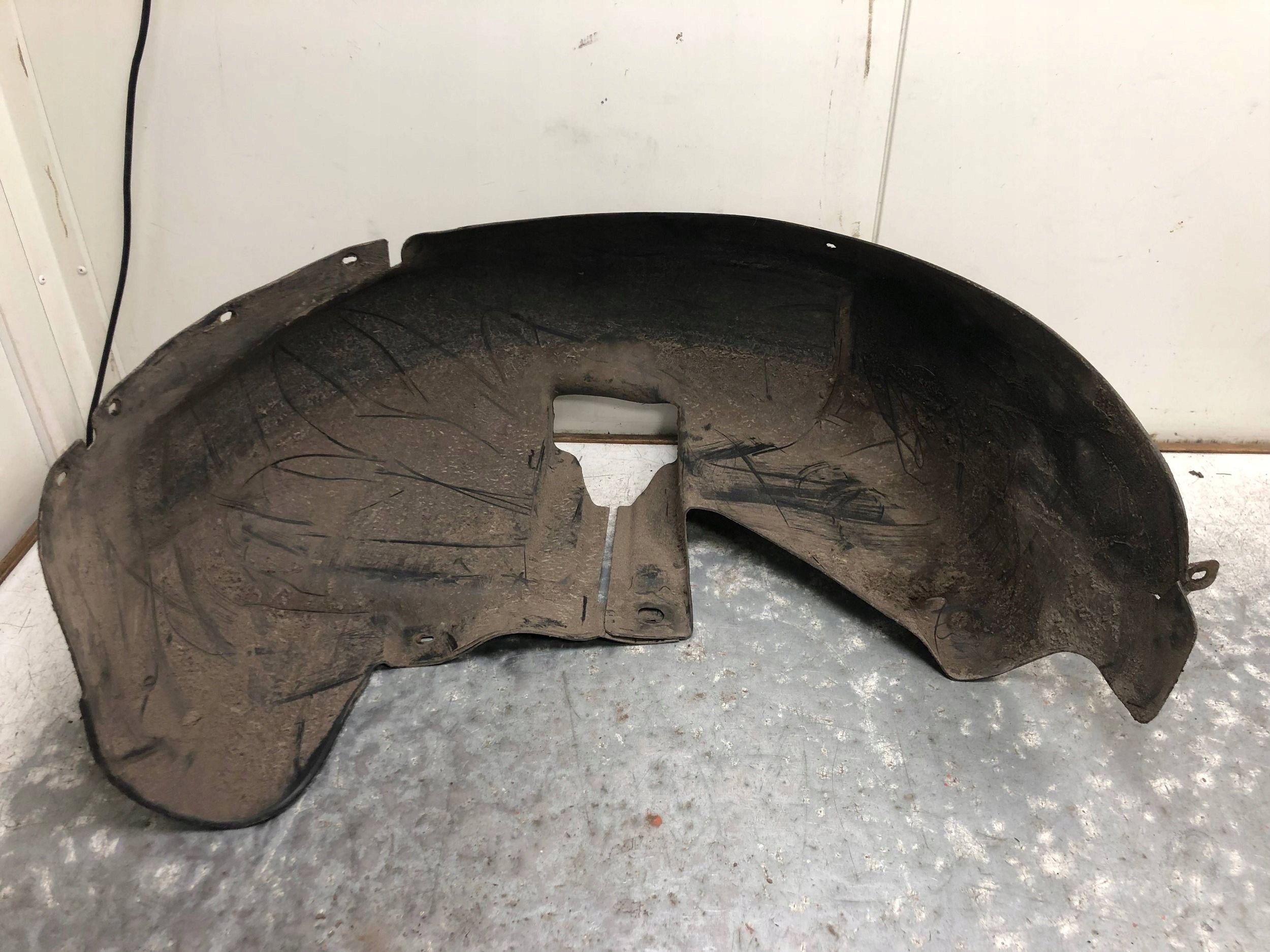 mudguard right rear part VW TOURAN and 1T0810972B