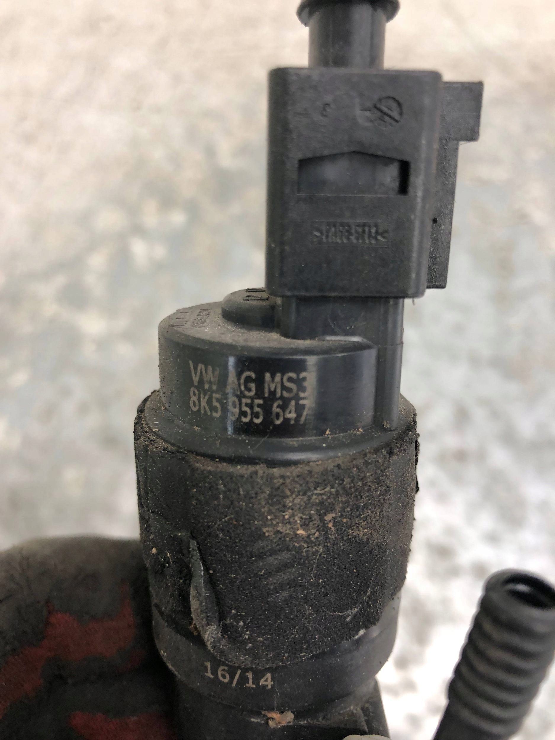 pump washers AUDI A4 B8 LIFT sedan 8K5955647