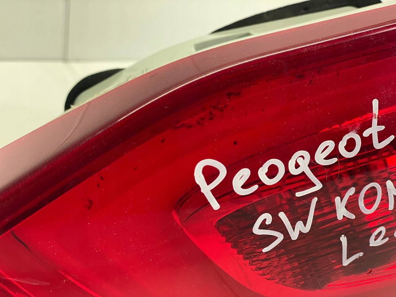 light rear to the bonnet left side Peugeot 308 2 2016