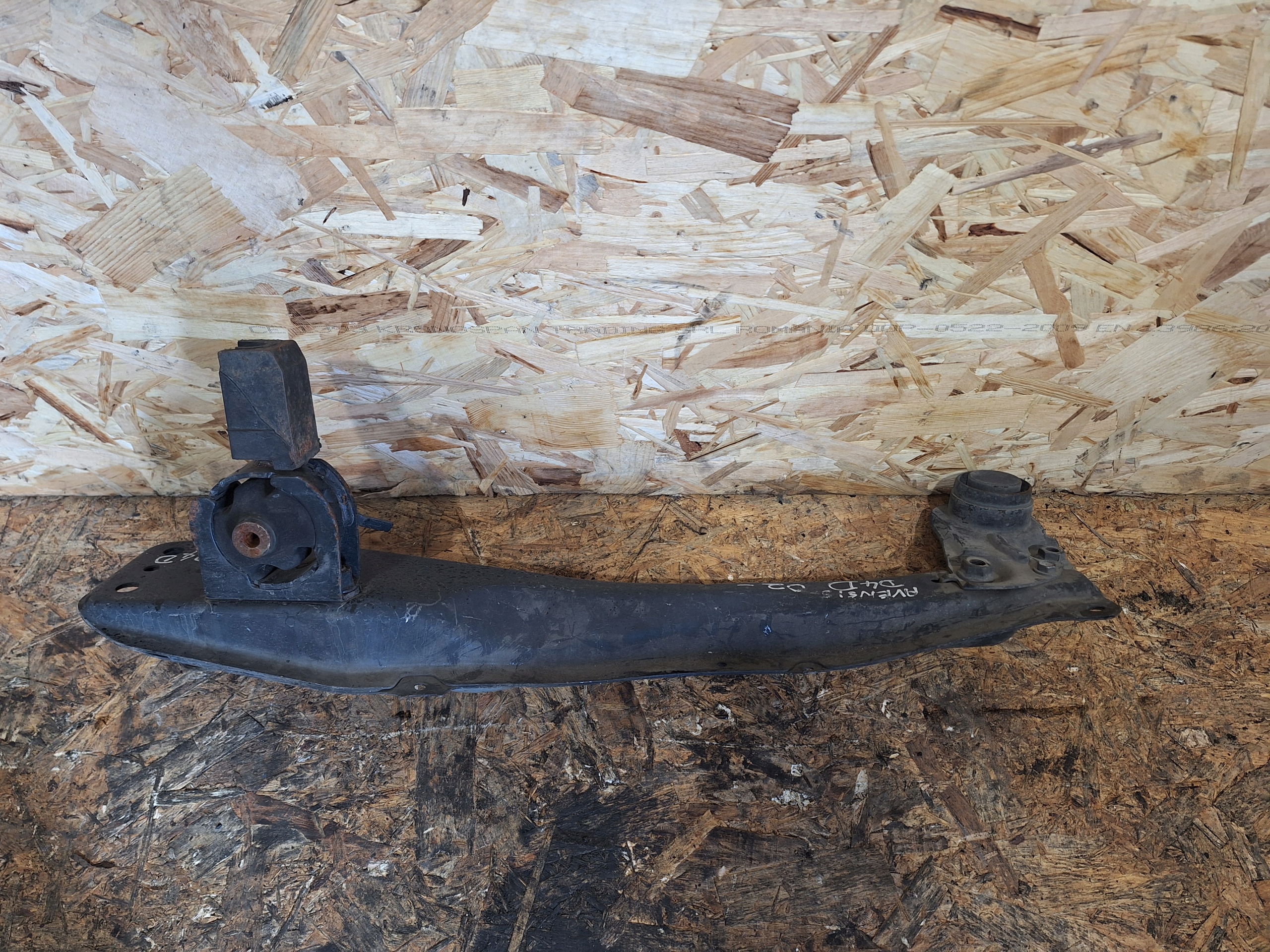 sider below engine pillar TOYOTA AVENSIS T25 02- D4D
