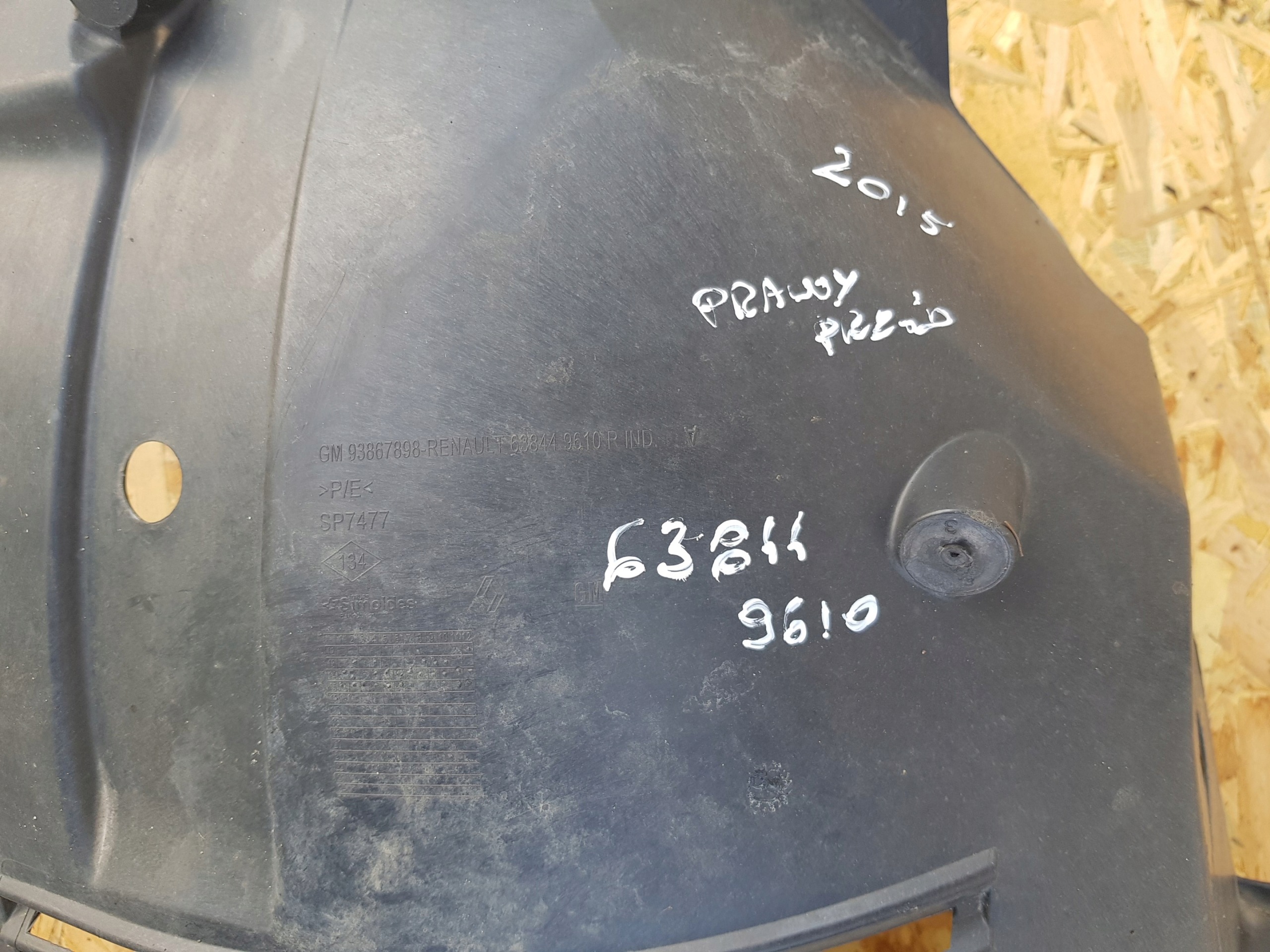 TRAFIC III VIVARO B mudguard front front right 93867898 638449610R