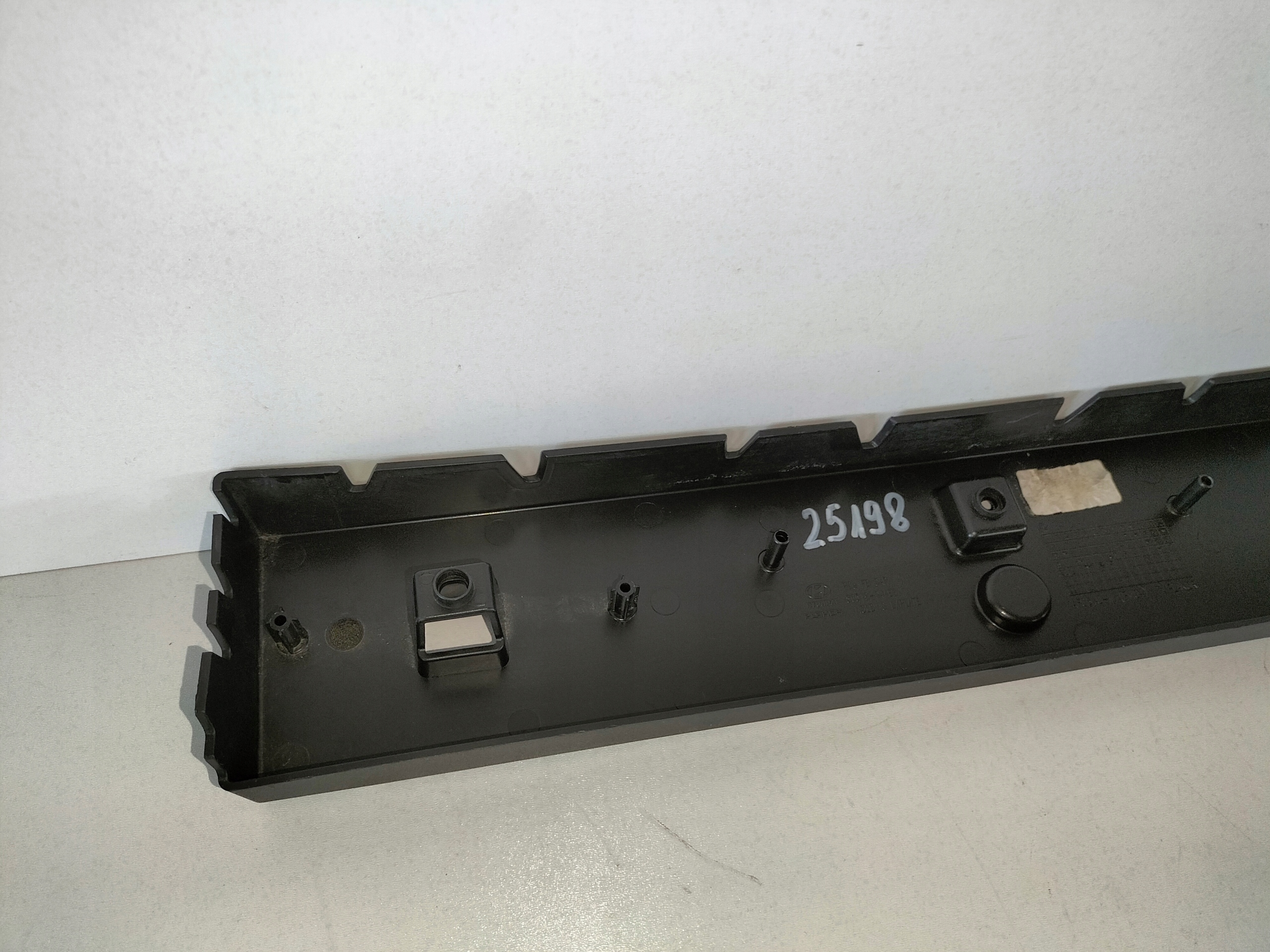 pad below tablice front HYUNDAI I30 III 17