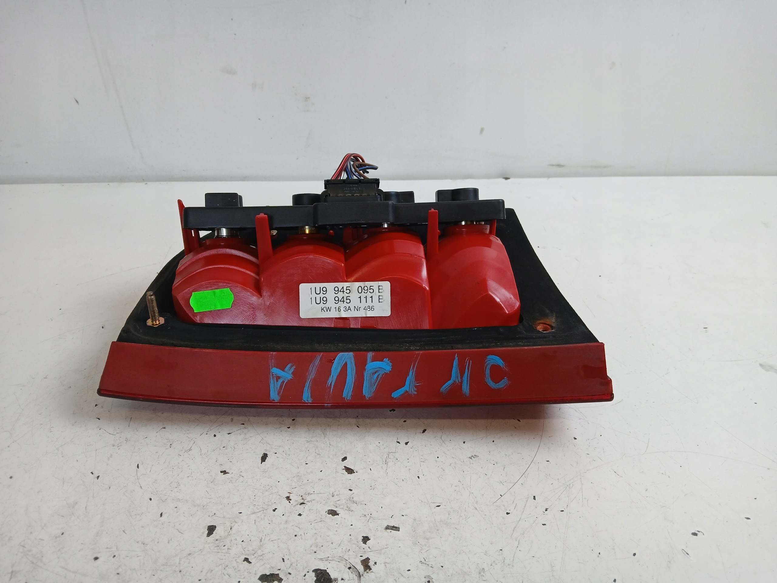 SKODA OCTAVIA and KOMBI light left rear part 1U9945095B