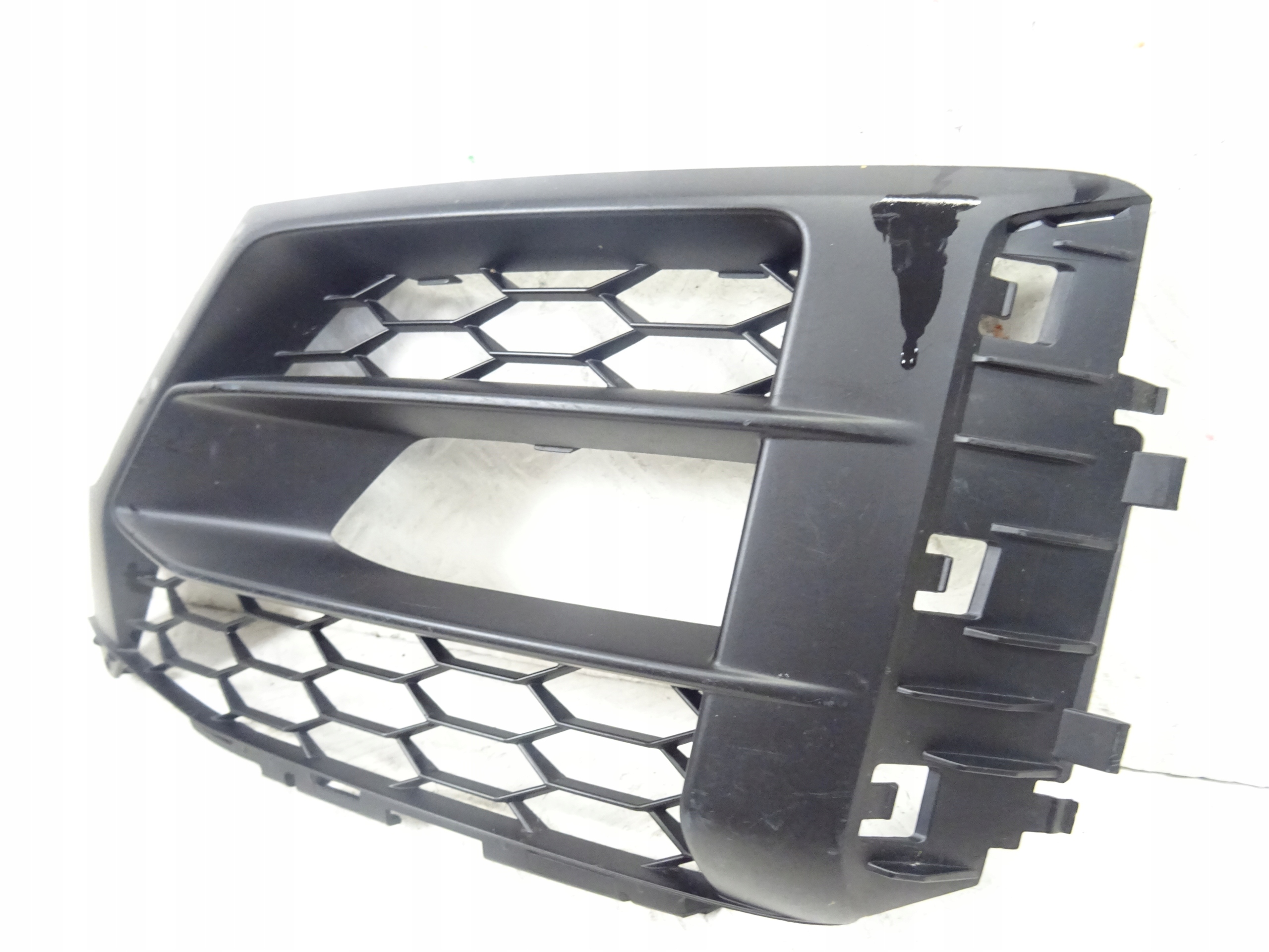 grid of a bumper front front left AUDI Q2 S-LINE 81A807681C