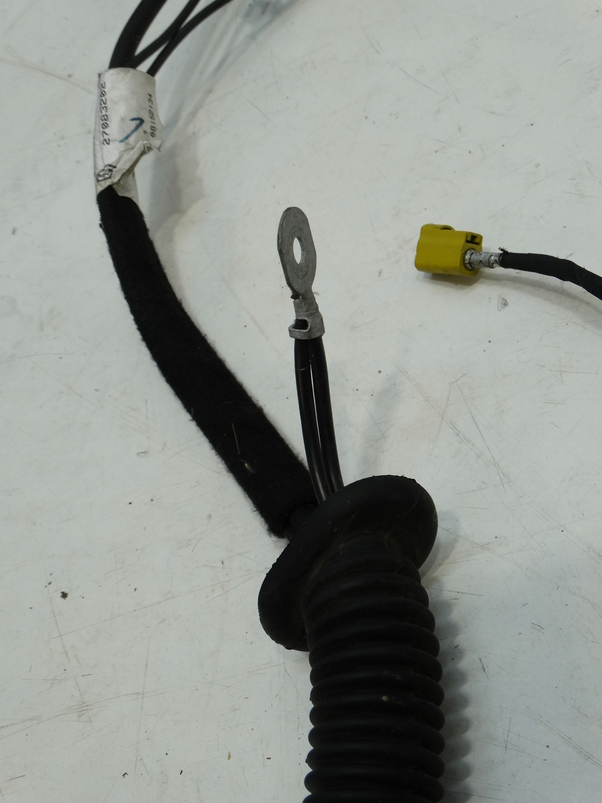 bundle of a lock bonnet RENAULT ESPACE V 282450932R--B