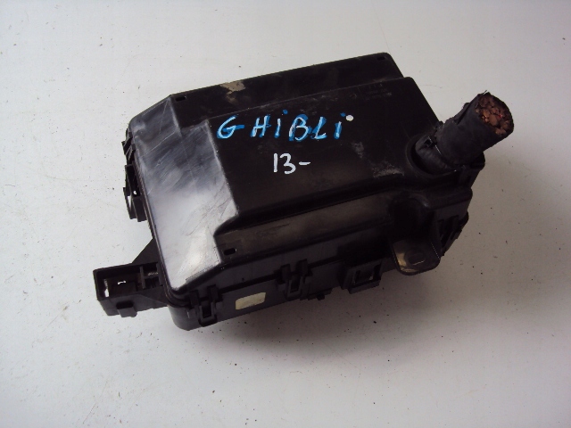 SKRZYNKA BEZPIECZNIKÓW MASERATI GHIBLI 2013- Producent części Maserati OE