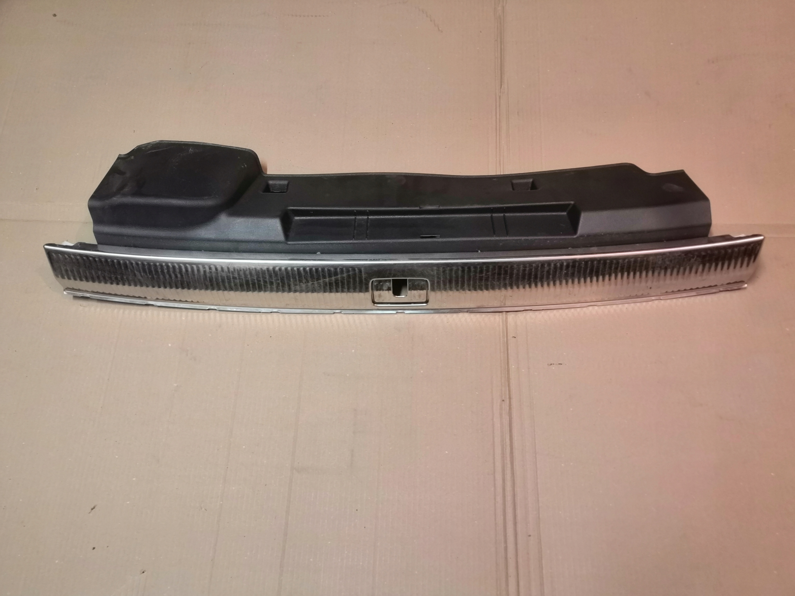 AUDI Q7 4M OSŁONA PASA TYŁ POSZYCIE LISTWA PROGOWA