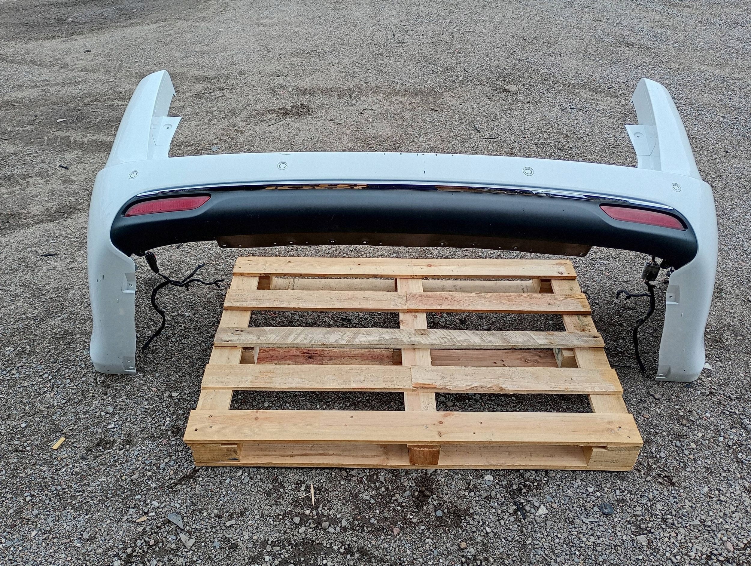bumper rear part rear complete Chrysler Pacifica 2017