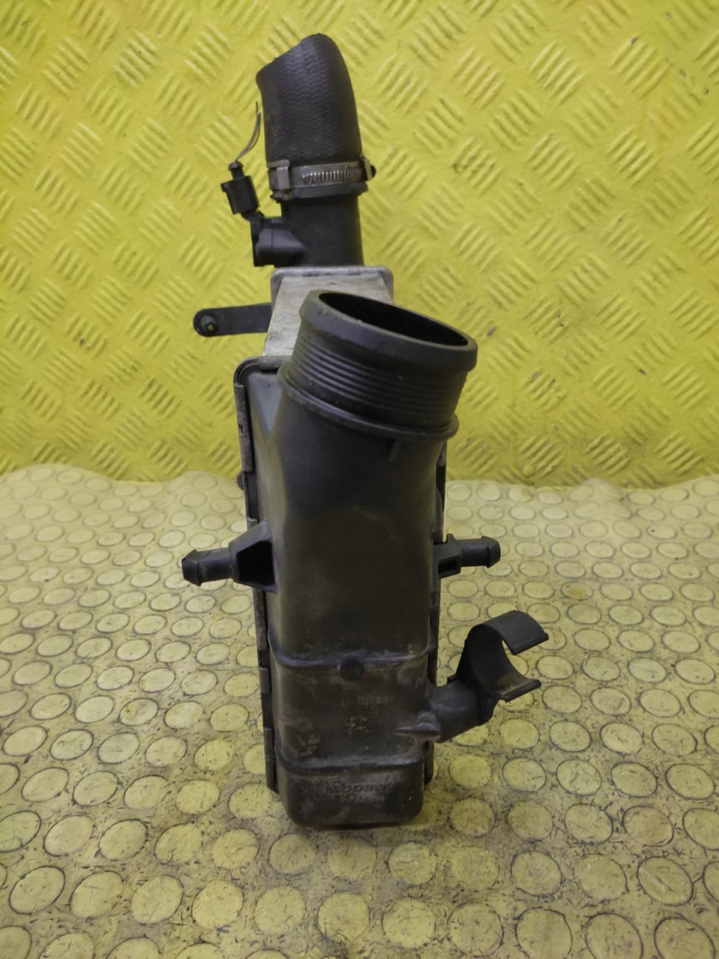 AUDI A4 B7 2.0 intercooler 8E0145805AA