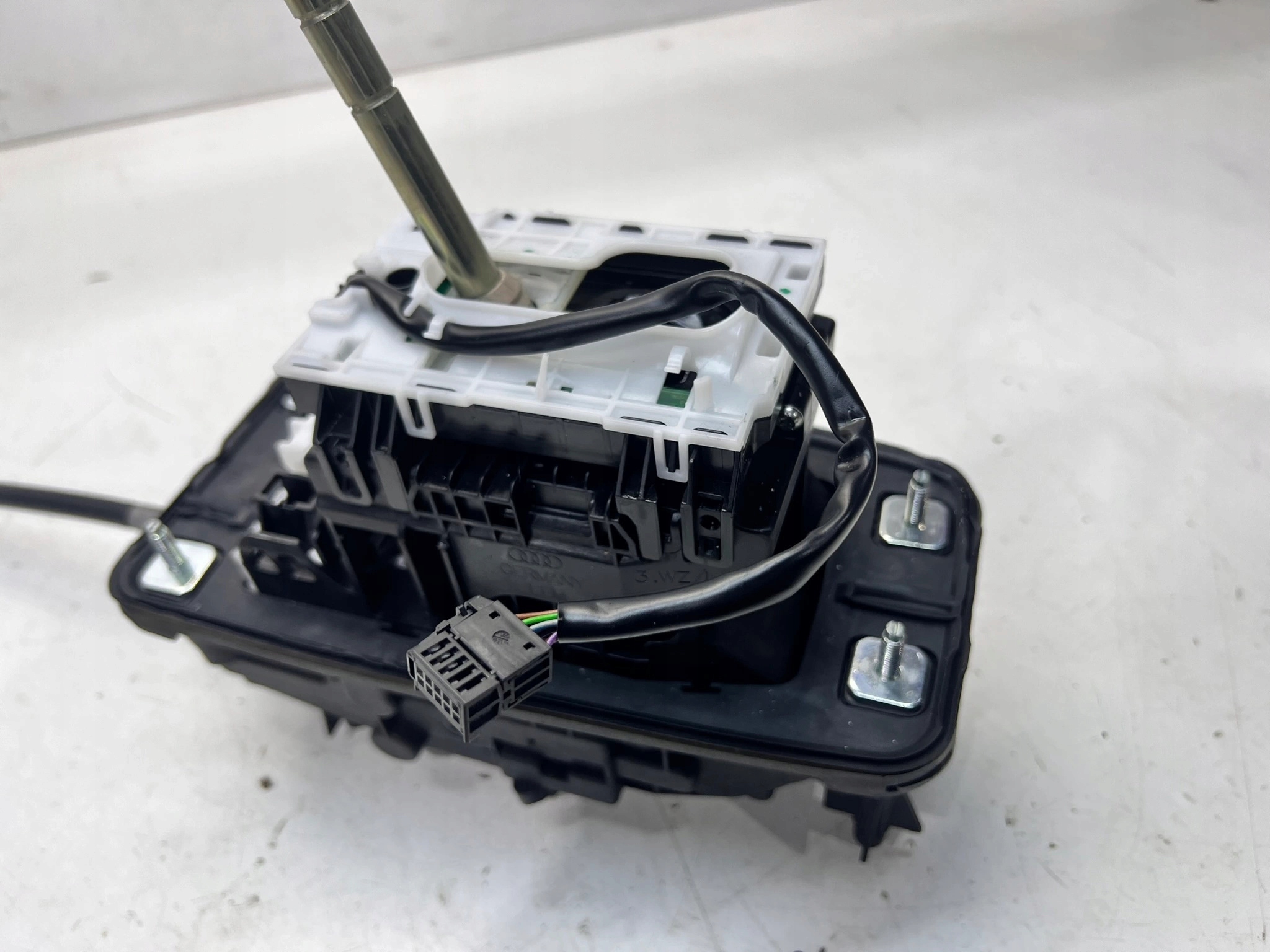 trim changes of the gear AUDI A6 C7 A7 4G1713041AH
