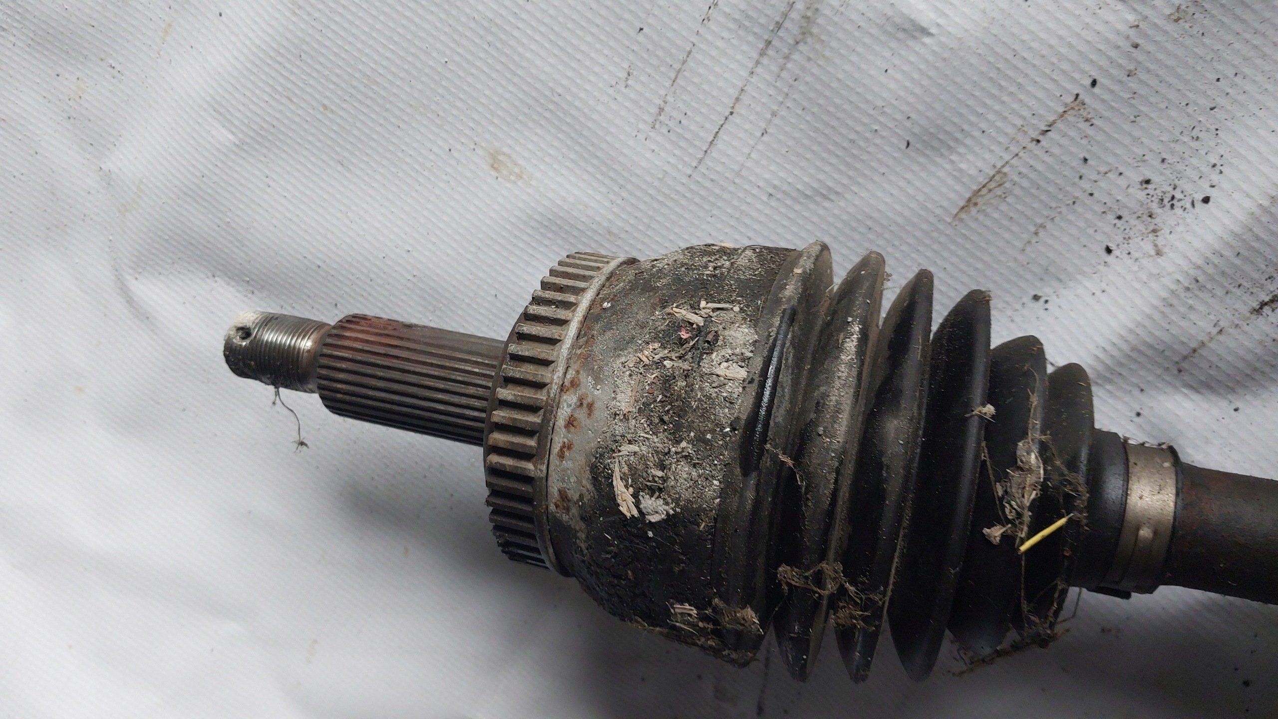 HYUNDAI TUCSON and 04-10 R. 2.0 CRDI semi-axis right front front long 2WD