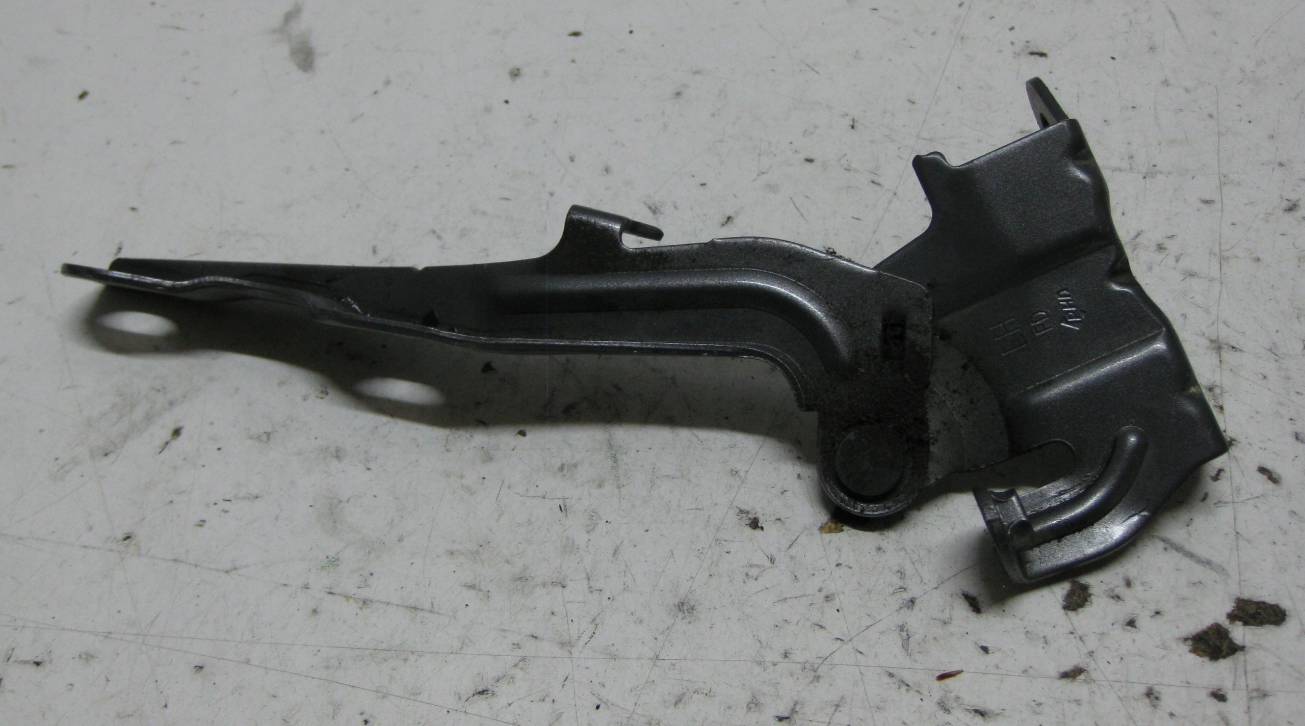 HYUNDAI I30 1.6 CRDI 12R hinge bonnets left