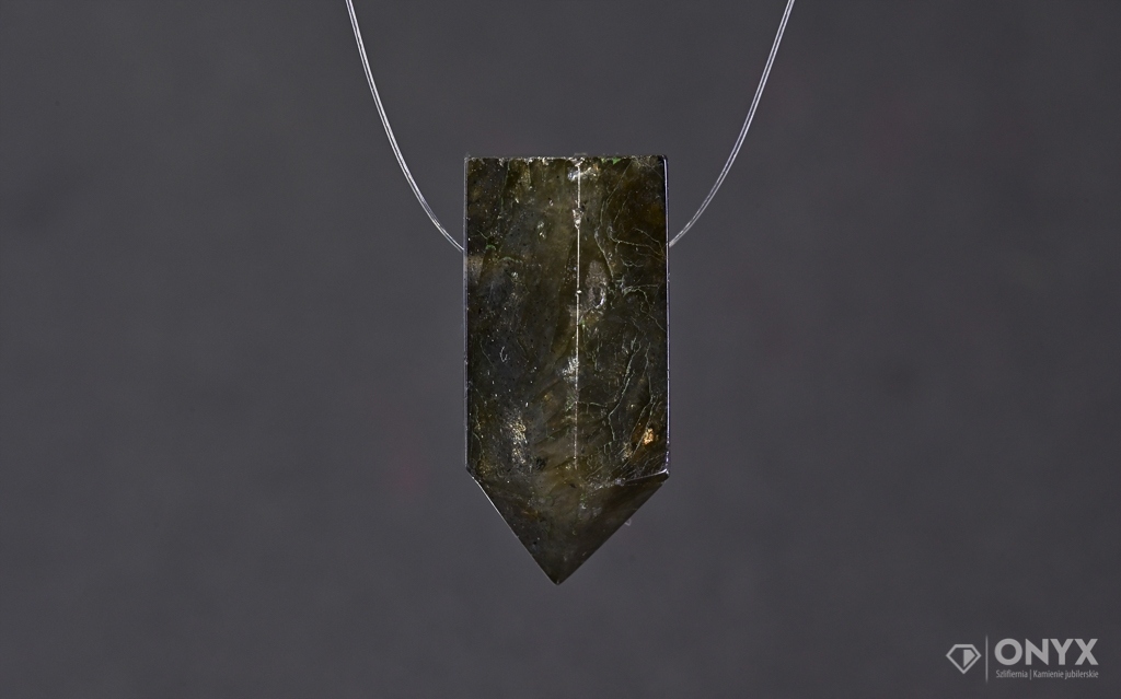 Labradorit provrtaný fazetovaný křišťál 20,5x9