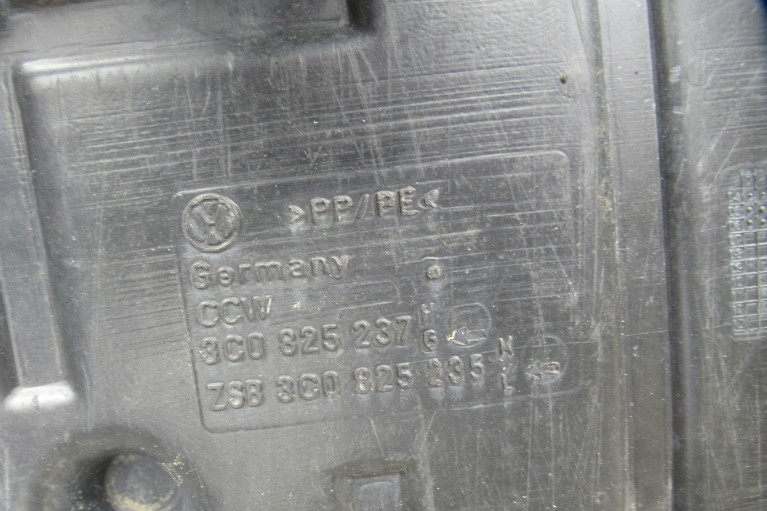 VW PASSAT B6 KOMBI 06R cover below engine