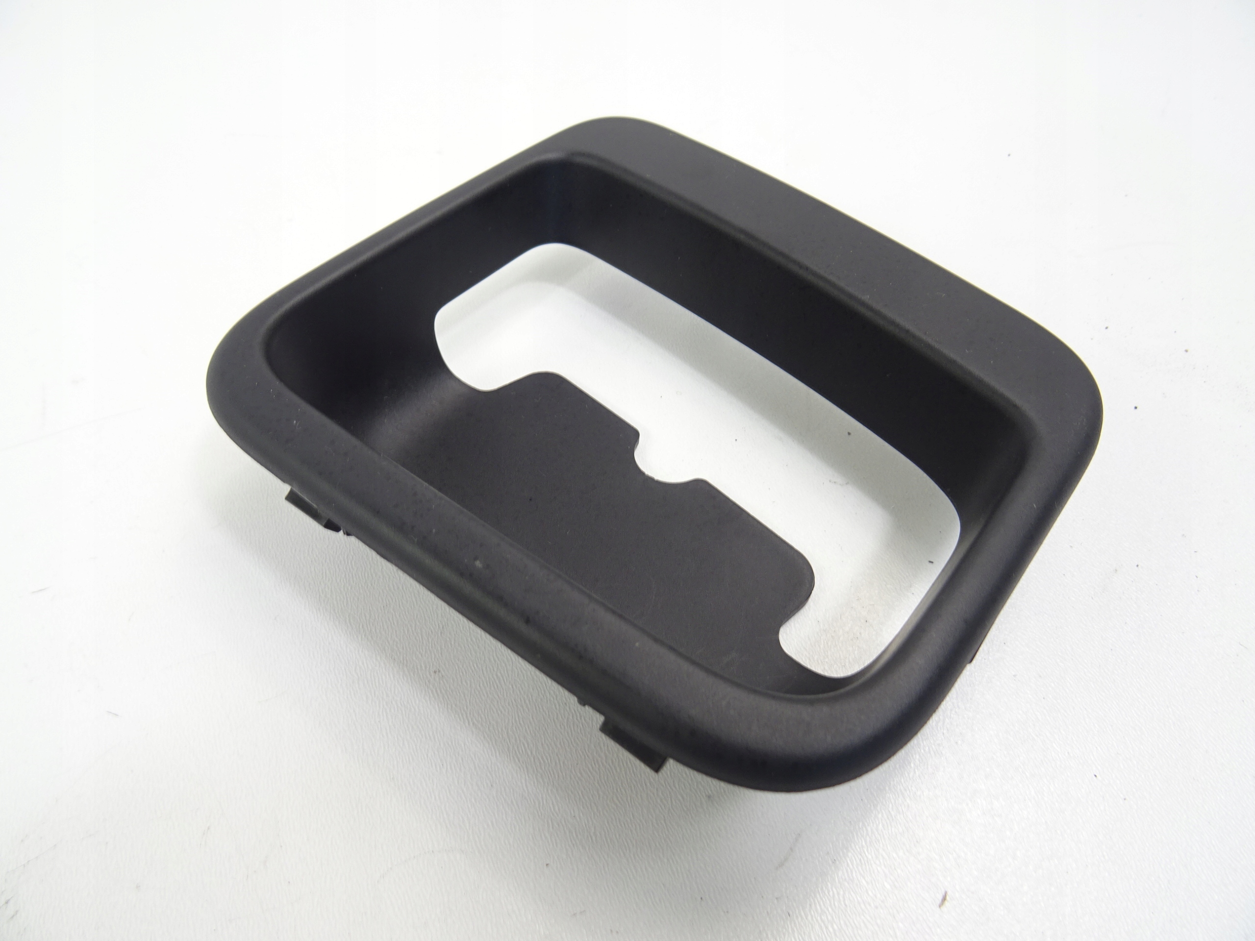 PROACE II UCHWYT DRZWI LEWE TYŁ 9809921777 Producent części Toyota OE