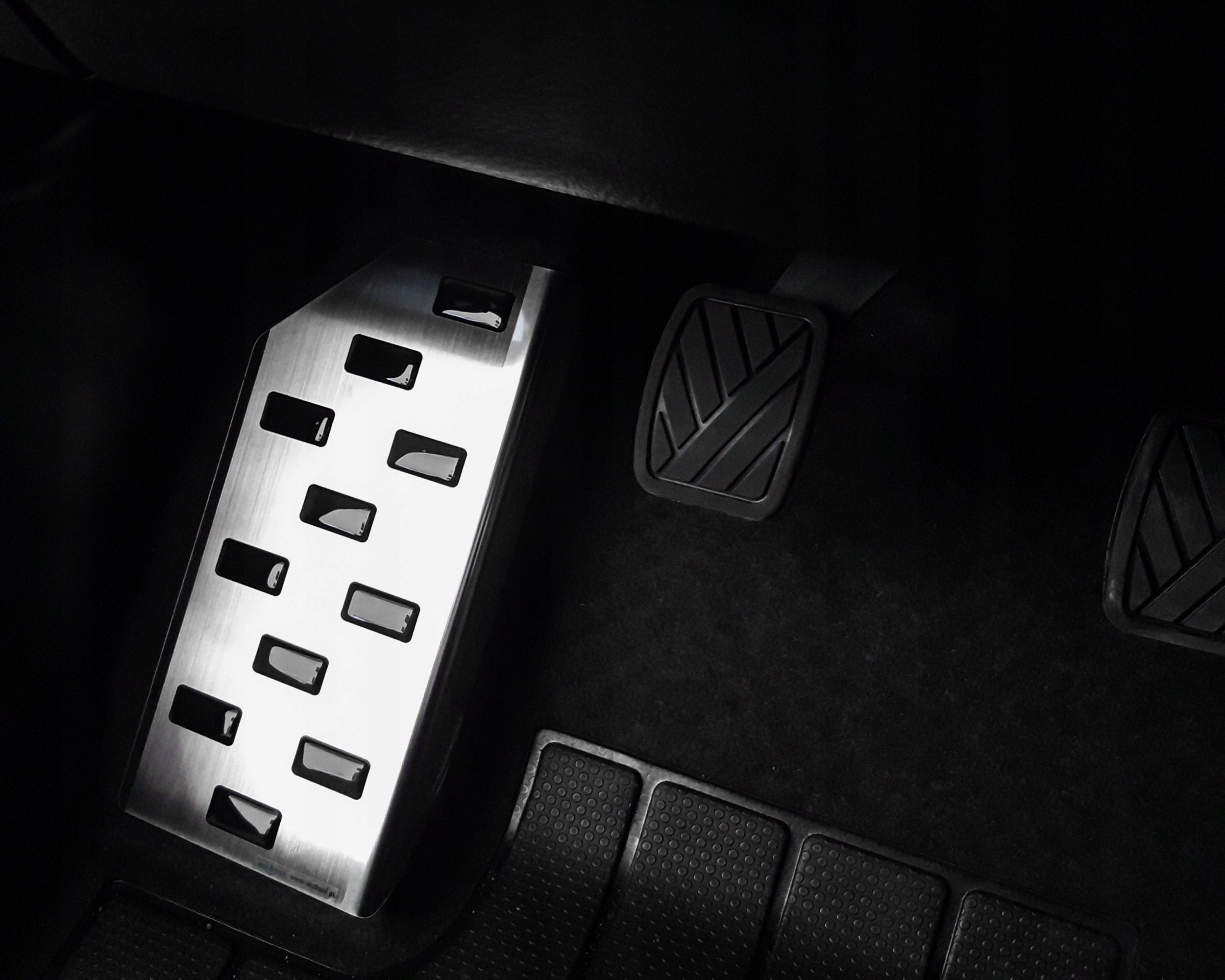 Podstopnica MITSUBISHI ECLIPSE CROSS 2017- Stan opakowania oryginalne