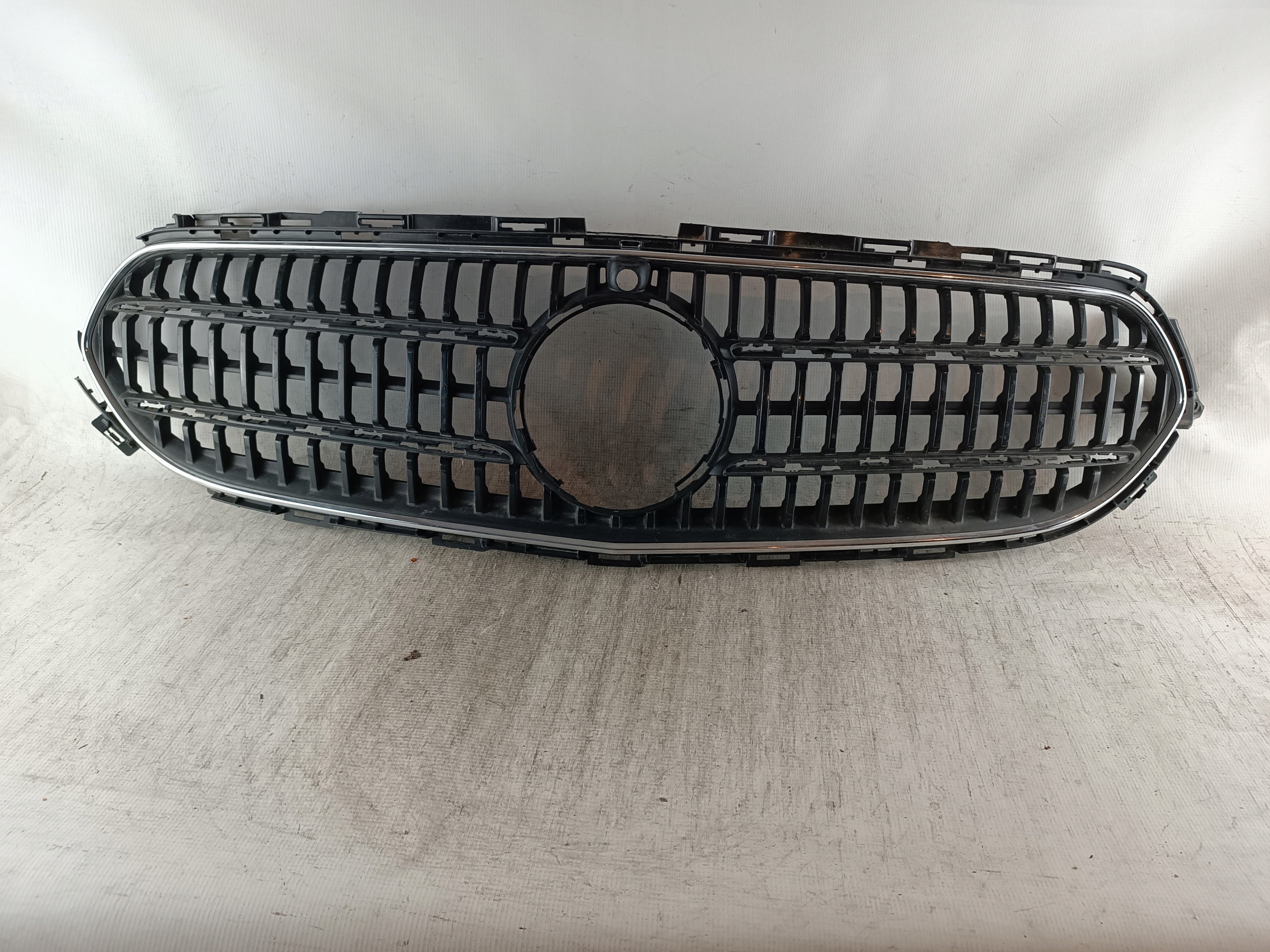 A2138883900 - Решітка радіатора Mercedes E-Class W213 Lift 2020-2022