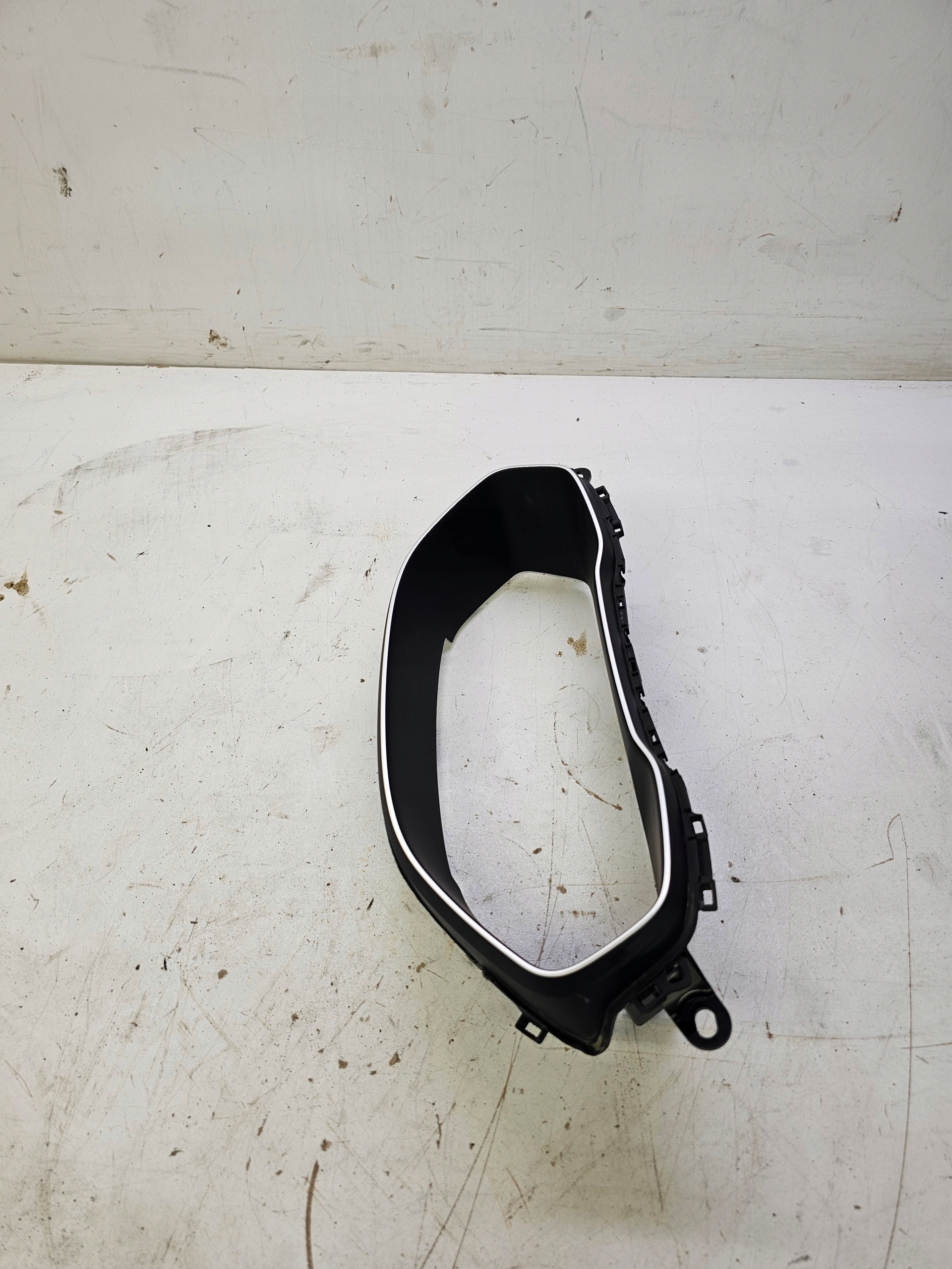 RÁM Obal budíka AUDI Q3 F3 83A857115